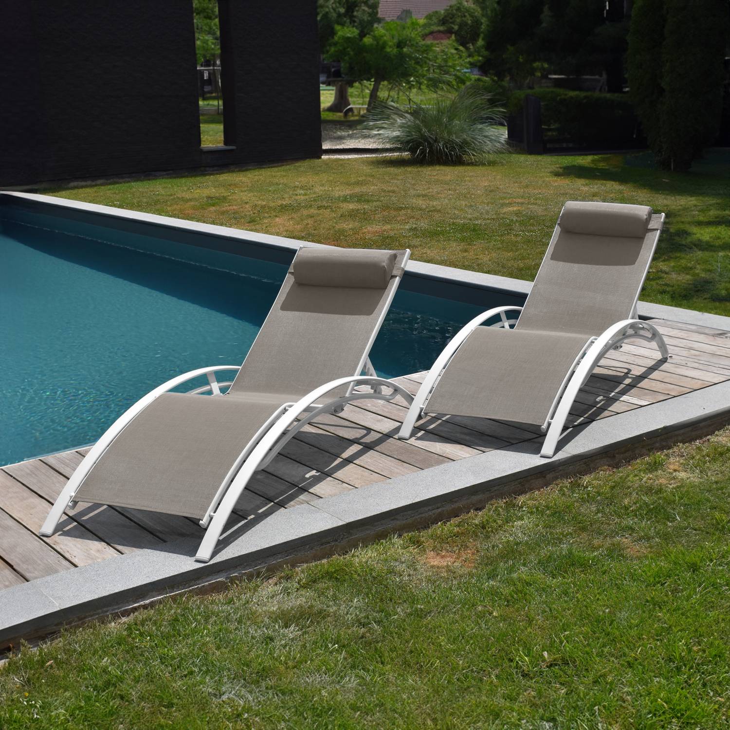 Happy Garden - Lot de 2 transats GALAPAGOS en textilène taupe - aluminium blanc - HAPPY GARDEN - Image 2