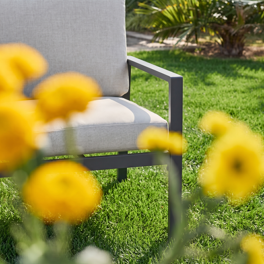 sweeek - Salon de jardin aluminium 4 places anthracite - Onara | sweeek