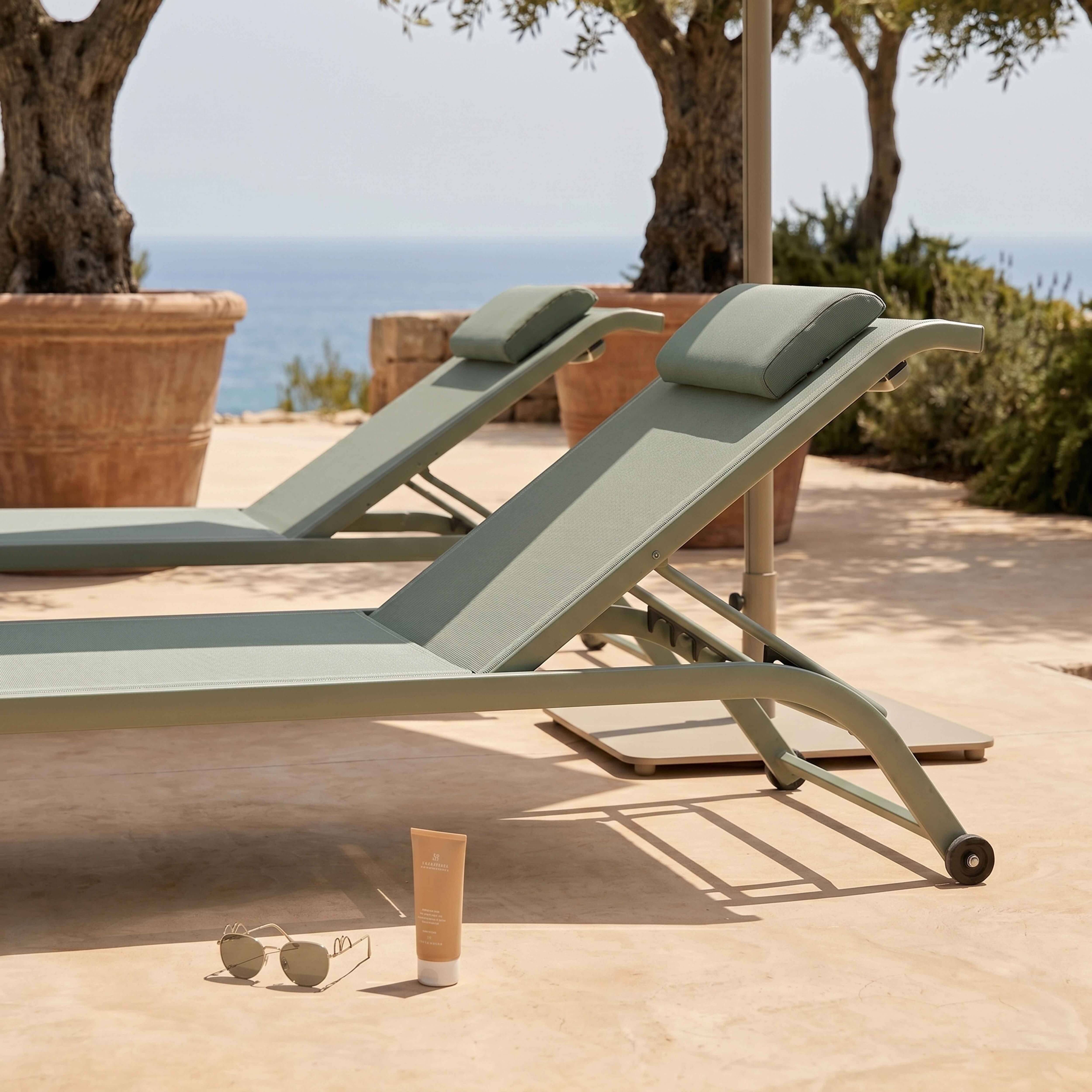 Oviala - Lot de 2 bains de soleil inclinable avec roues vert cactus Olmeta - Oviala - Image 5