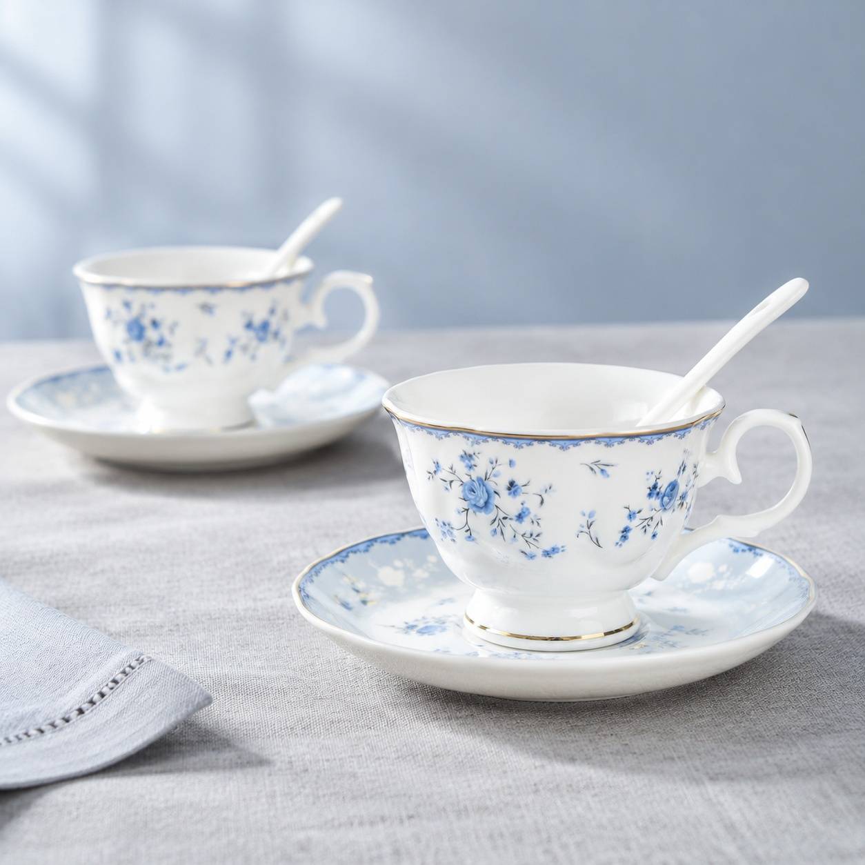 Service à Thé en Porcelaine pour Femme Bleu et Blanc 19 Pièces - Image 4