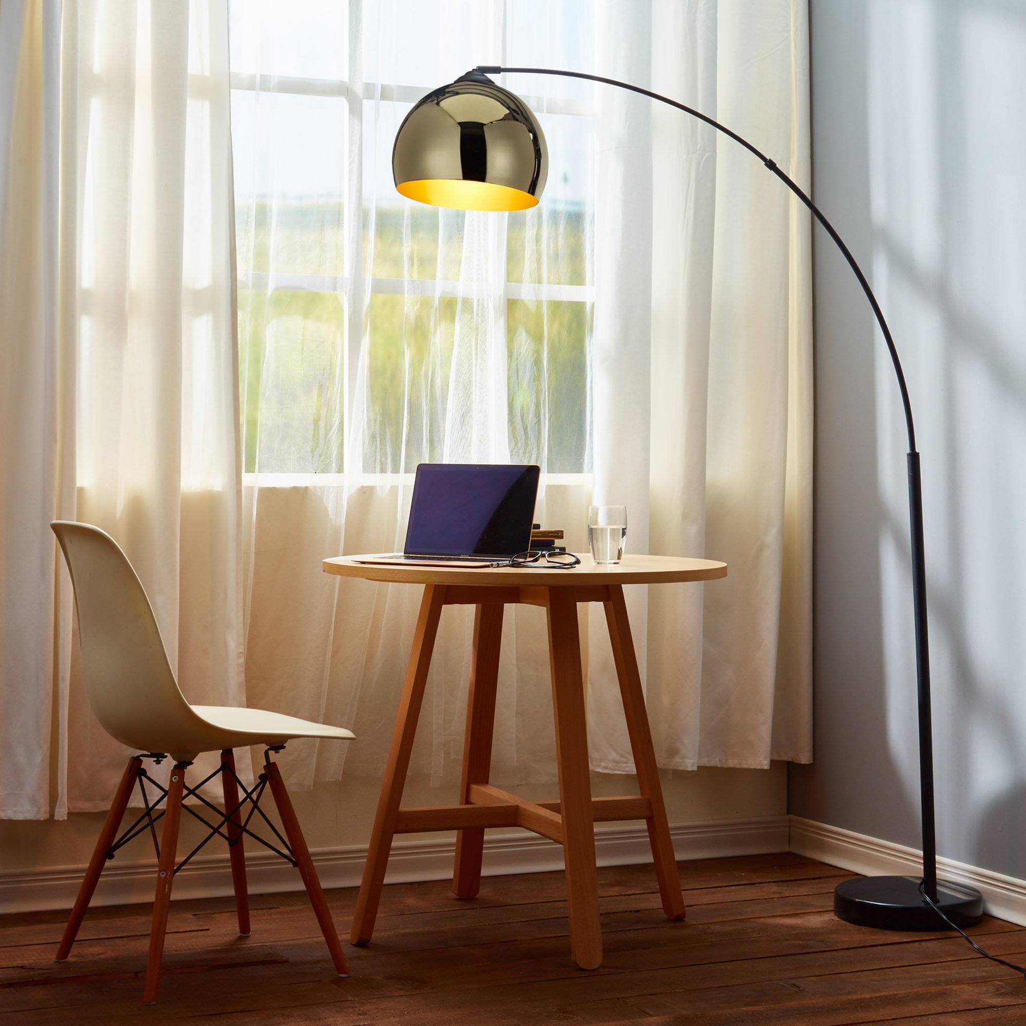 Teamson Home - Lampadaire courbé en métal doré avec abat-jour cloche Teamson Home - Image 1
