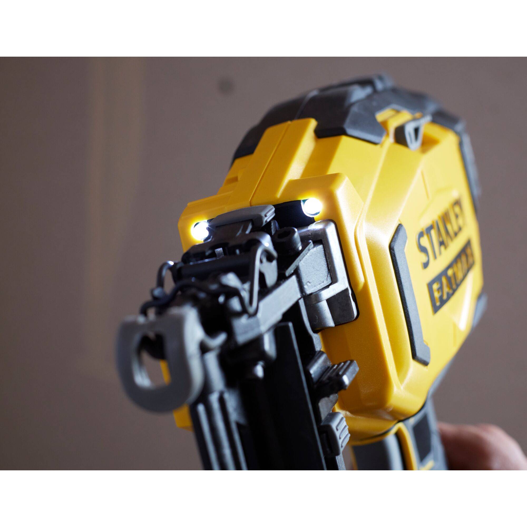 stanley - Cloueur de Finition 16g Sans Fil STANLEY FATMAX V20 SFMCN616B-XJ Li-Ion 18 V Diamètre du Clou 1,6 mm Sans Batterie ni Chargeur - Image 4