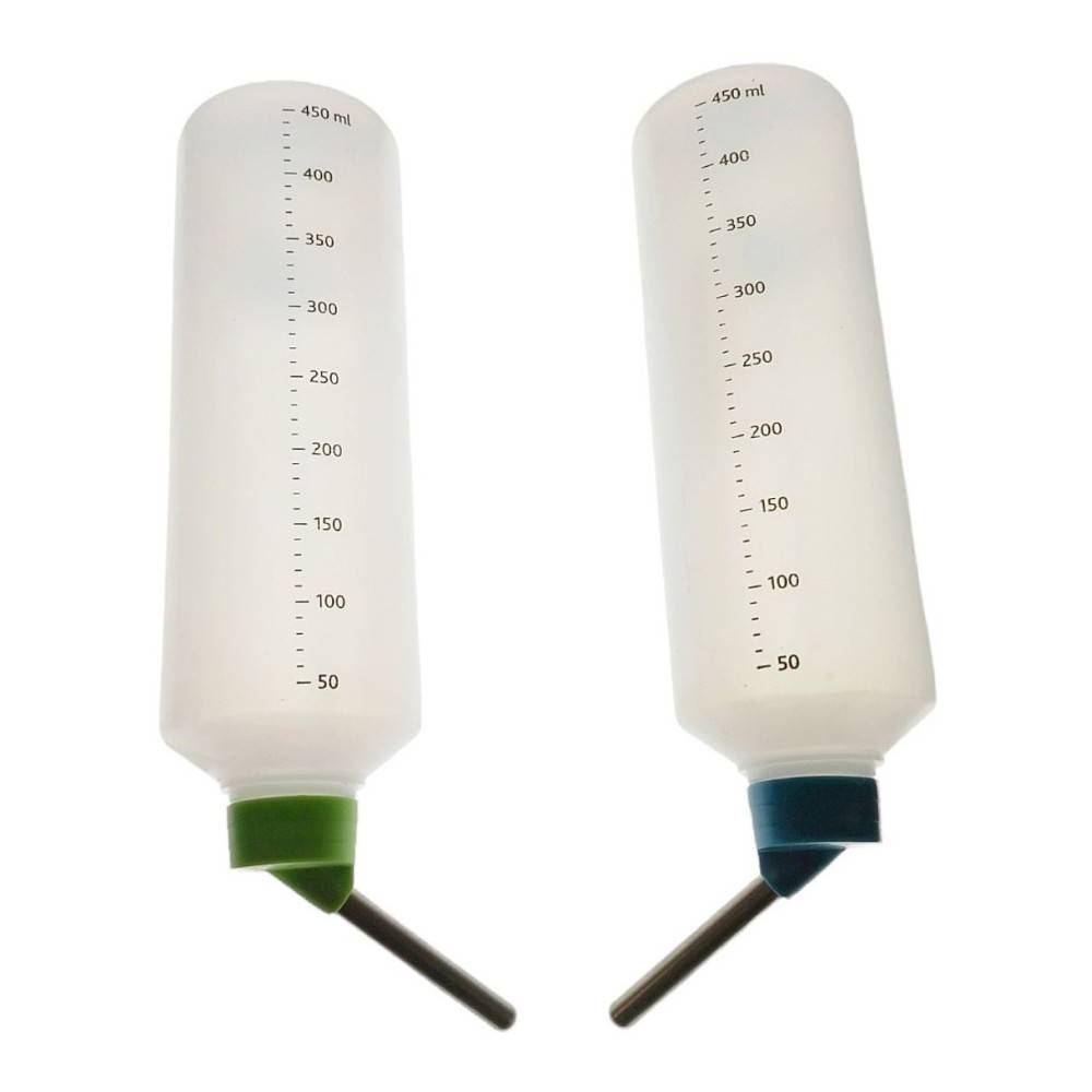 Un lot de deux biberons en plastique 450ml pour chinchillas, lapins couleurs aléatoires. - Image 1
