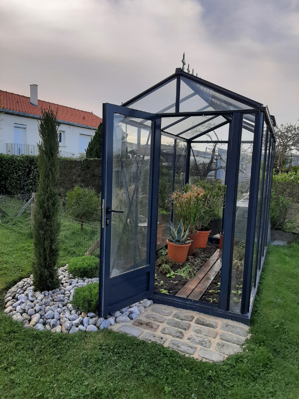 5m²  -  Serre en polycarbonate 8 mm alvéolés - Euro Micro - laqué - 5m² - Noir fonce - L'atelier Des Serres - Image 1