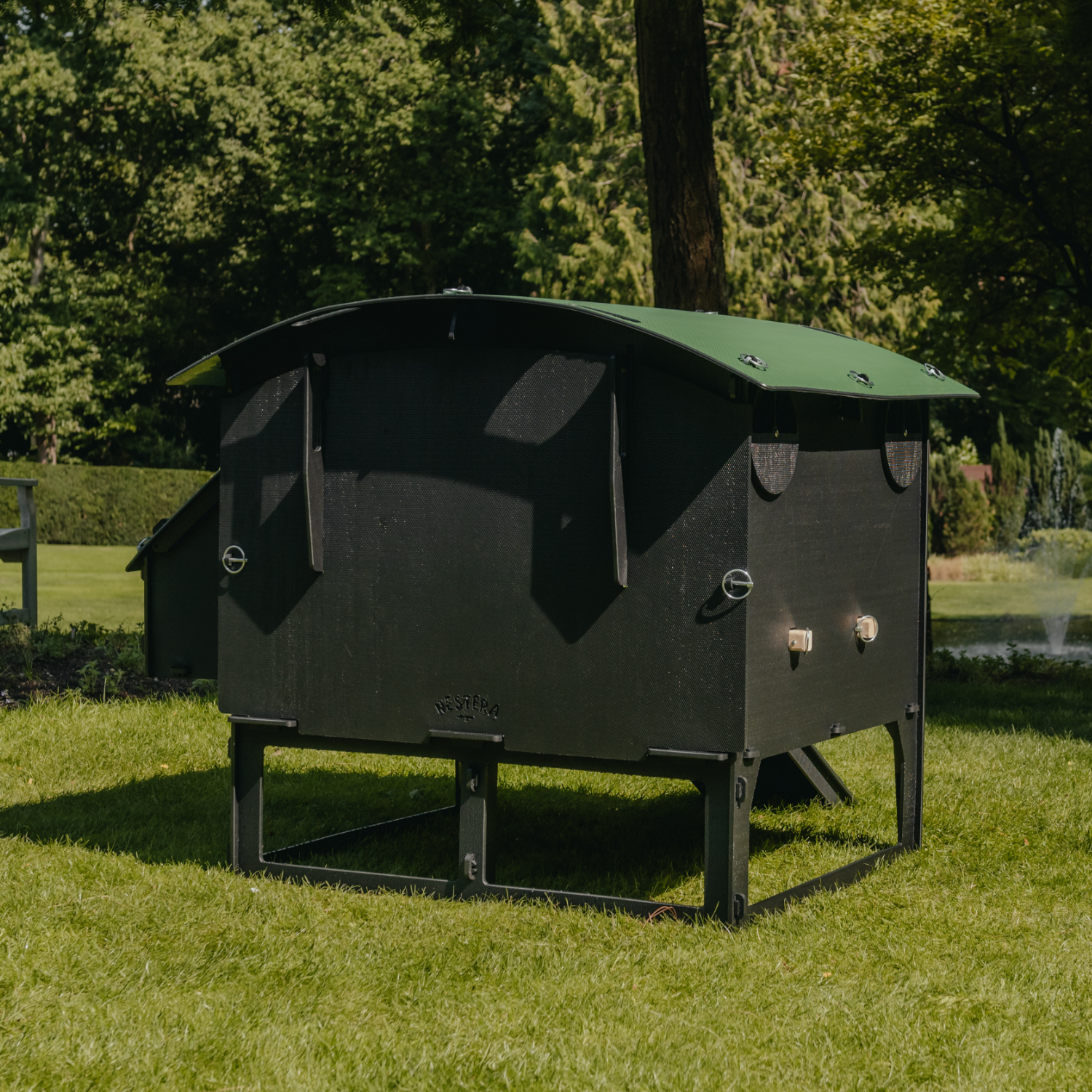 Poulailler Nestera The Lodge Large 8 poules - Plastique recyclé - garanti 25 ans - Image 3