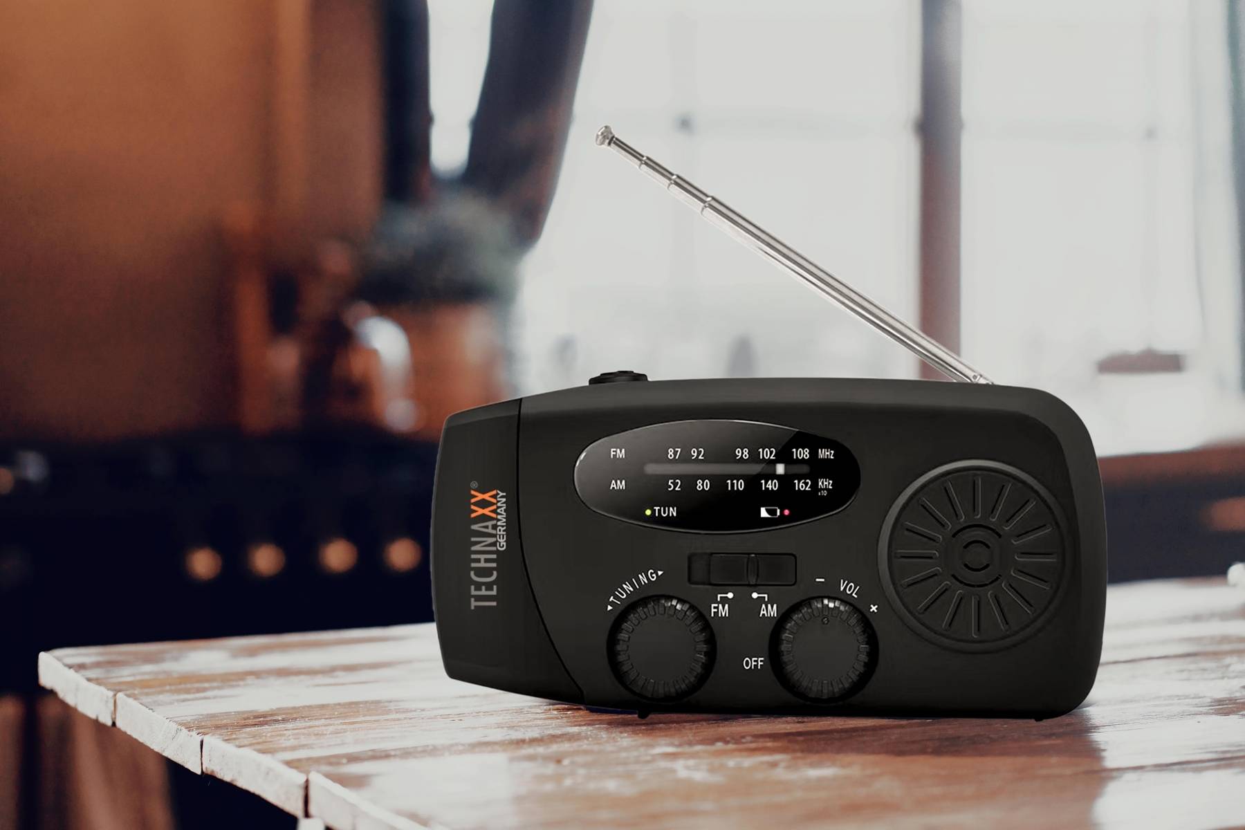 TECHNAXX -  RADIO ET LAMPE SOLAIRE + MANIVELLE - Image 4
