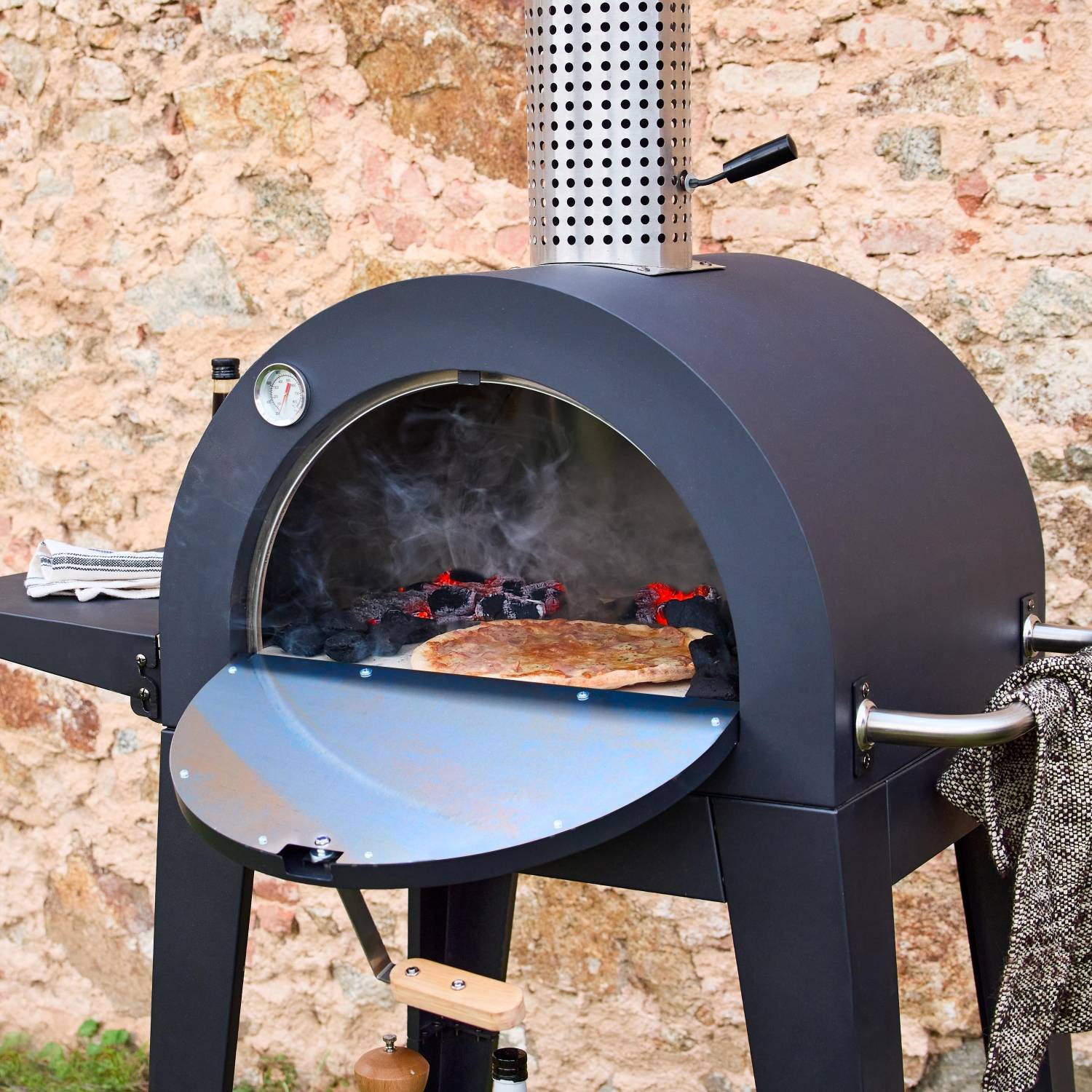 sweeek - Four à pizza d'extérieur au charbon de bois. coloris noir - Giulia . L70xP63xH122cm | sweeek - Image 1