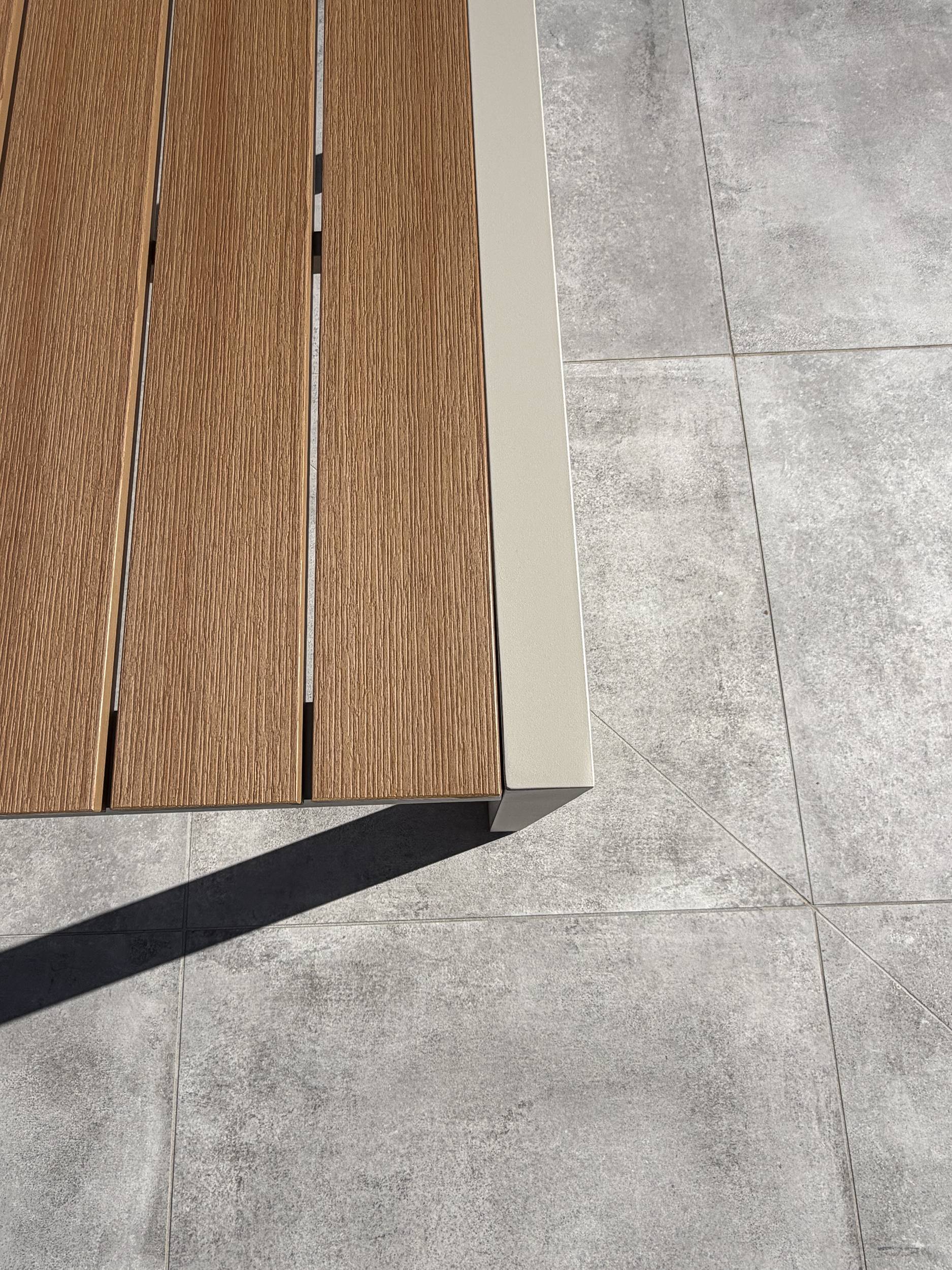 Dcb Garden - Table de jardin 4 places en alu plateau polywood  aspect bois - Grège - TONGA - Image 8