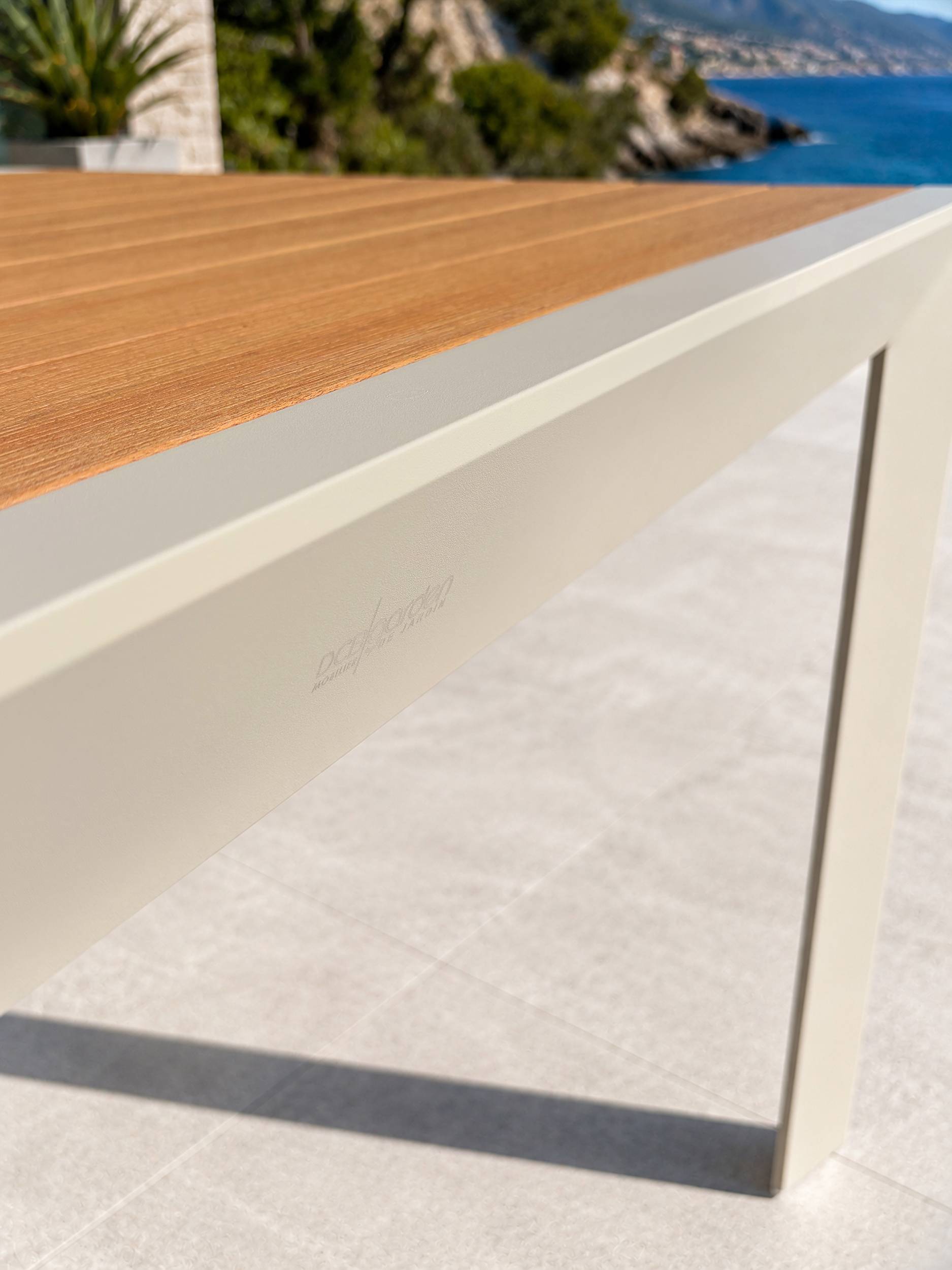 Dcb Garden - Table de jardin 4 places en alu plateau polywood  aspect bois - Grège - TONGA - Image 3