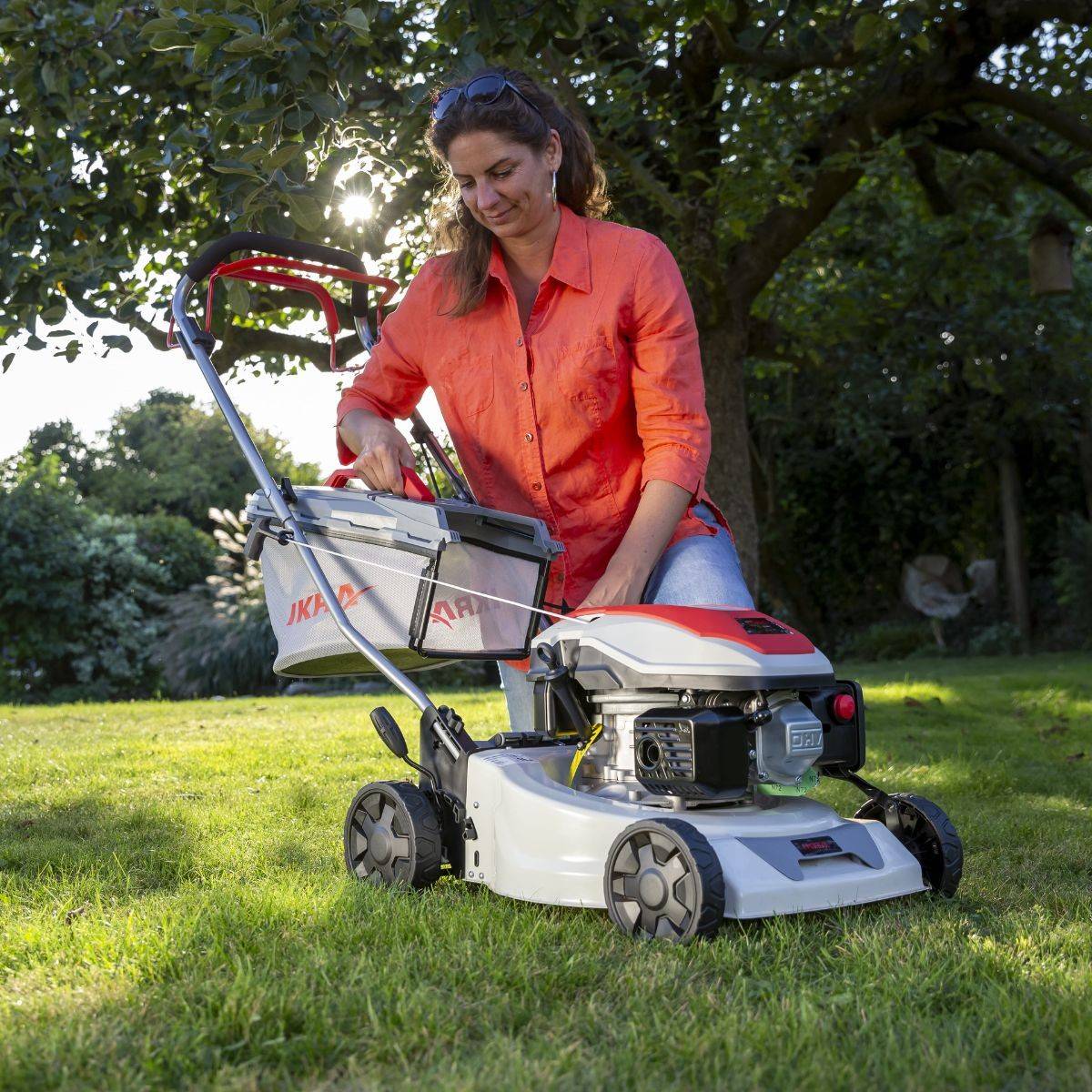 Ikra - Tondeuse à gazon thermique Autotractée 1000m2 - 3,5CV 145Cm3 Coupe 41.8cm Mulching Moteur 4T Bac 40L IKRA - Image 4