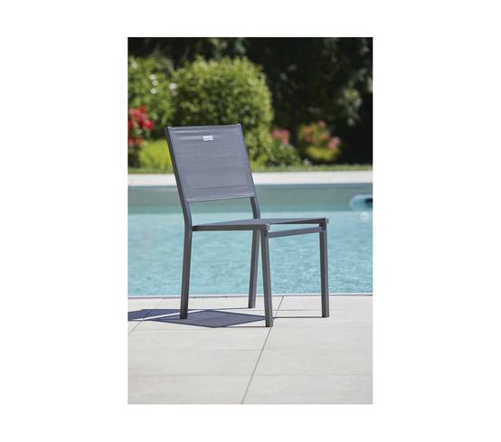 Ozalide - Ensemble table et chaises de jardin 8 places Chêne doré et Nuit TIMOREUR - Image 4