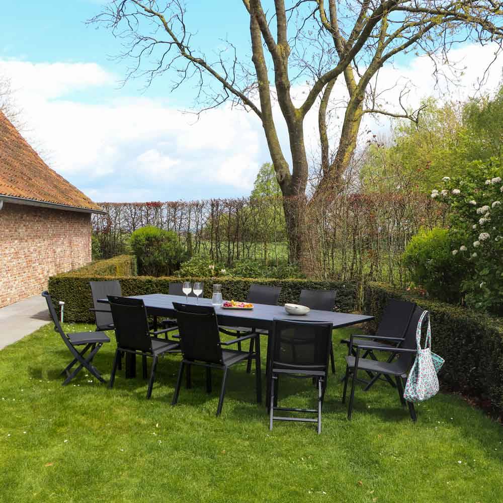 Wilsa Garden - Ensemble HPL 6/10p en aluminium noir et plateau en HPL gris avec 6 fauteuils et 4 chaises pliantes en aluminium et textilène - Image 2
