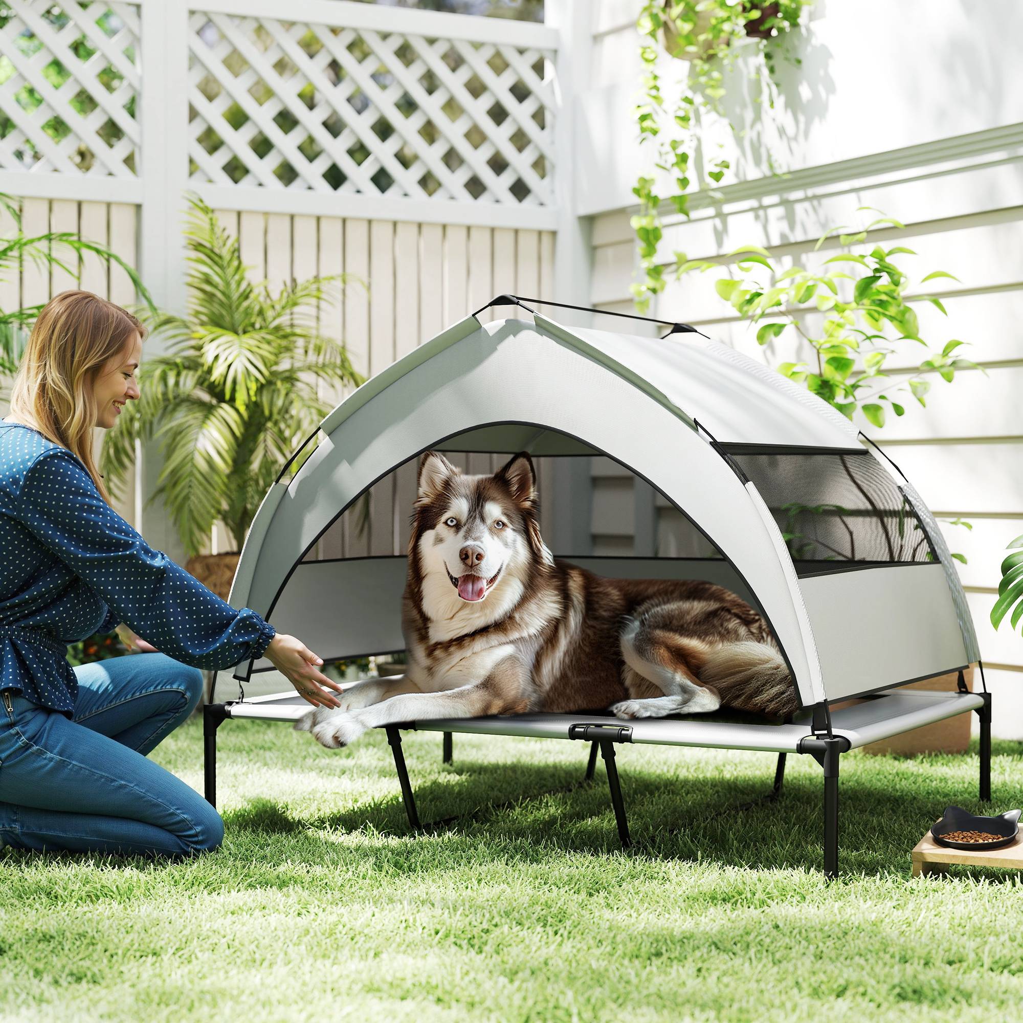 ComfortXL - Lit surélevé pour chien en acier et tissu Oxford gris clair 122 x 92 x 94 cm avec auvent amovible pour jardin - Image 1