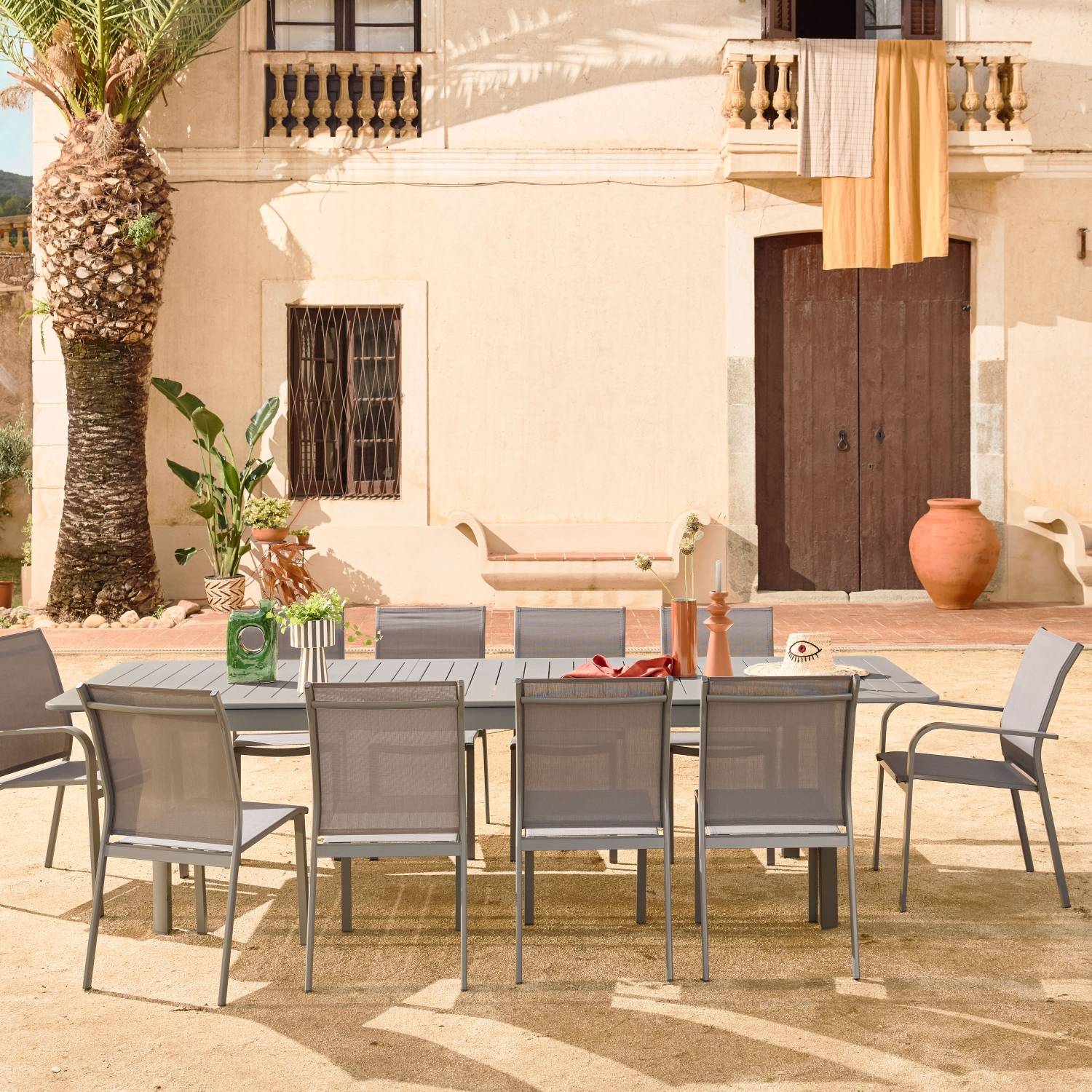 sweeek - Table de jardin extensible aluminium + 10 assises aluminium et textilène anthracite. 8 chaises. 2 fauteuils. 10 places. 290 x 100 x 75 cm | sweeek - Image 1
