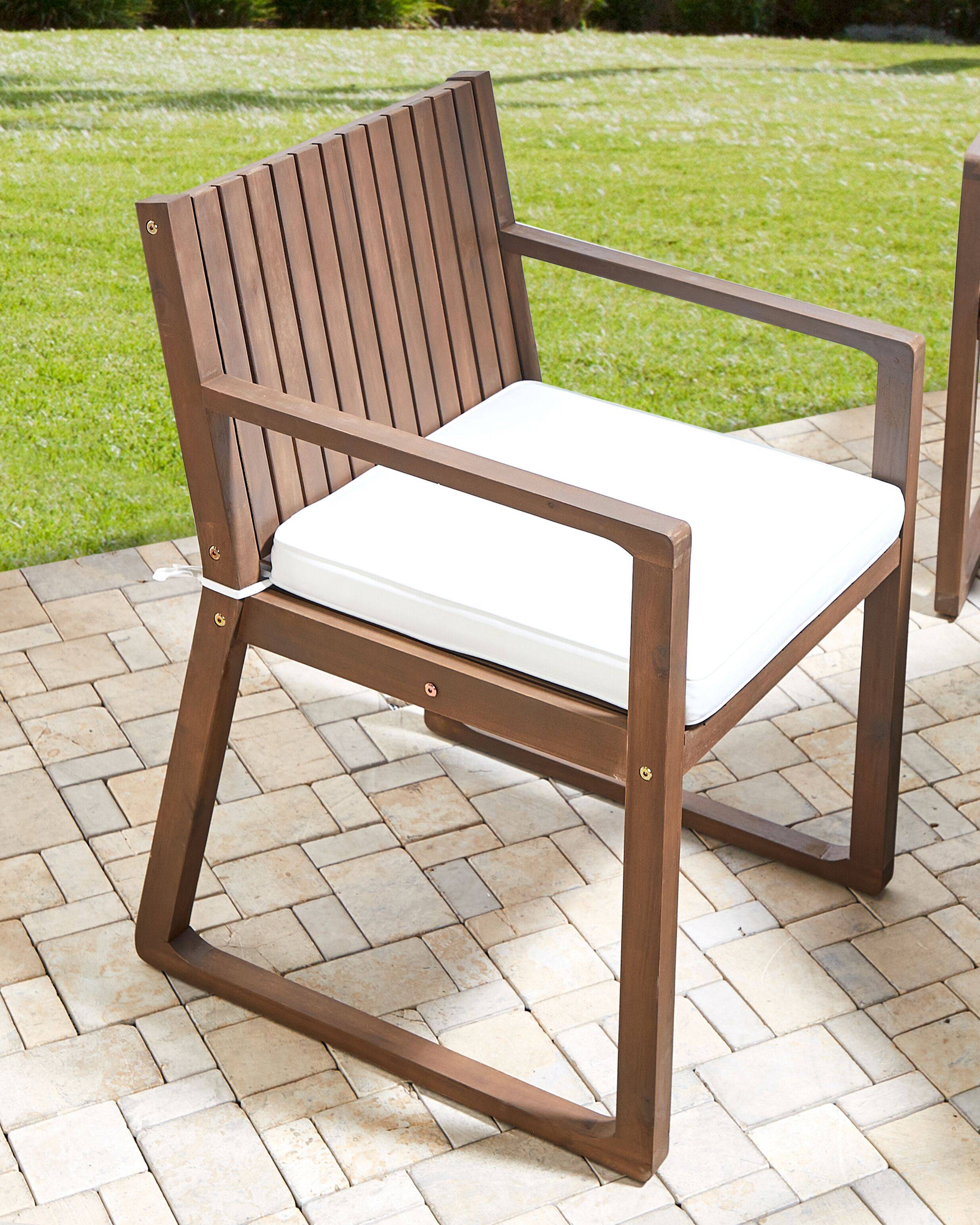 Beliani - Set 8 Chaises de Salle à Manger Extérieur en Bois d'Acacia Foncé avec Coussins Blanc Cassé Jardin Rustique - Image 2