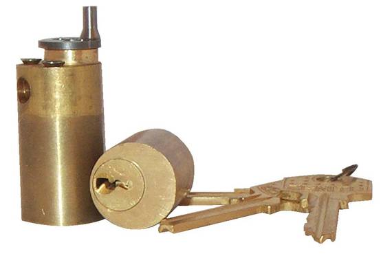 Iseo - Jeu de cylindres ZENITH pour serrure laiton poli 50mm - ISEO - 56370501S