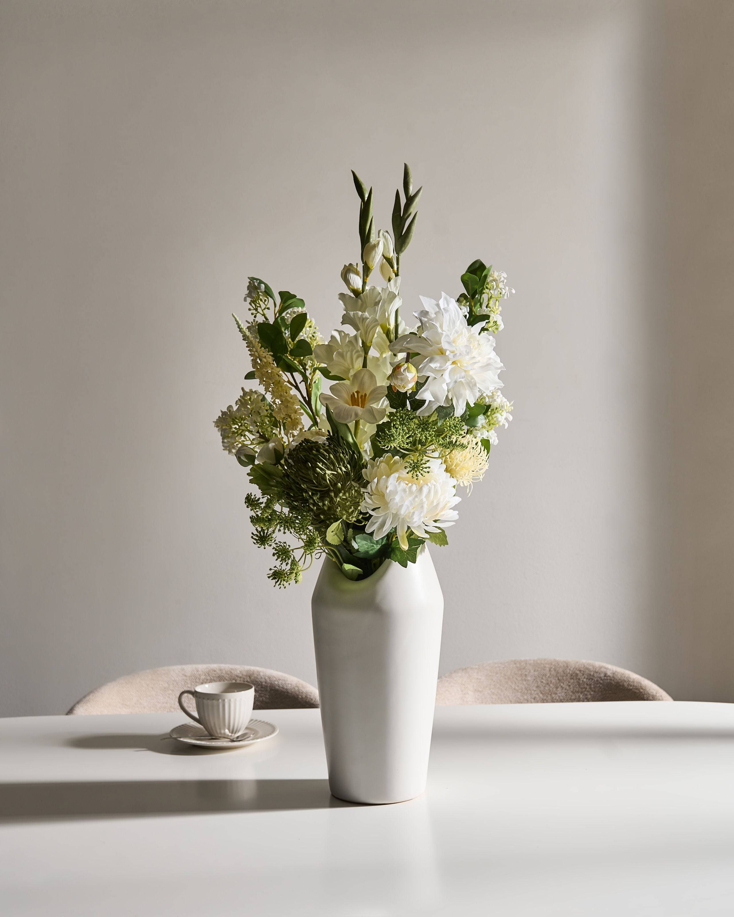 Beliani - Bouquet de fleurs artificielles Tissu Blanc LOURO - 35x35x70- Beliani