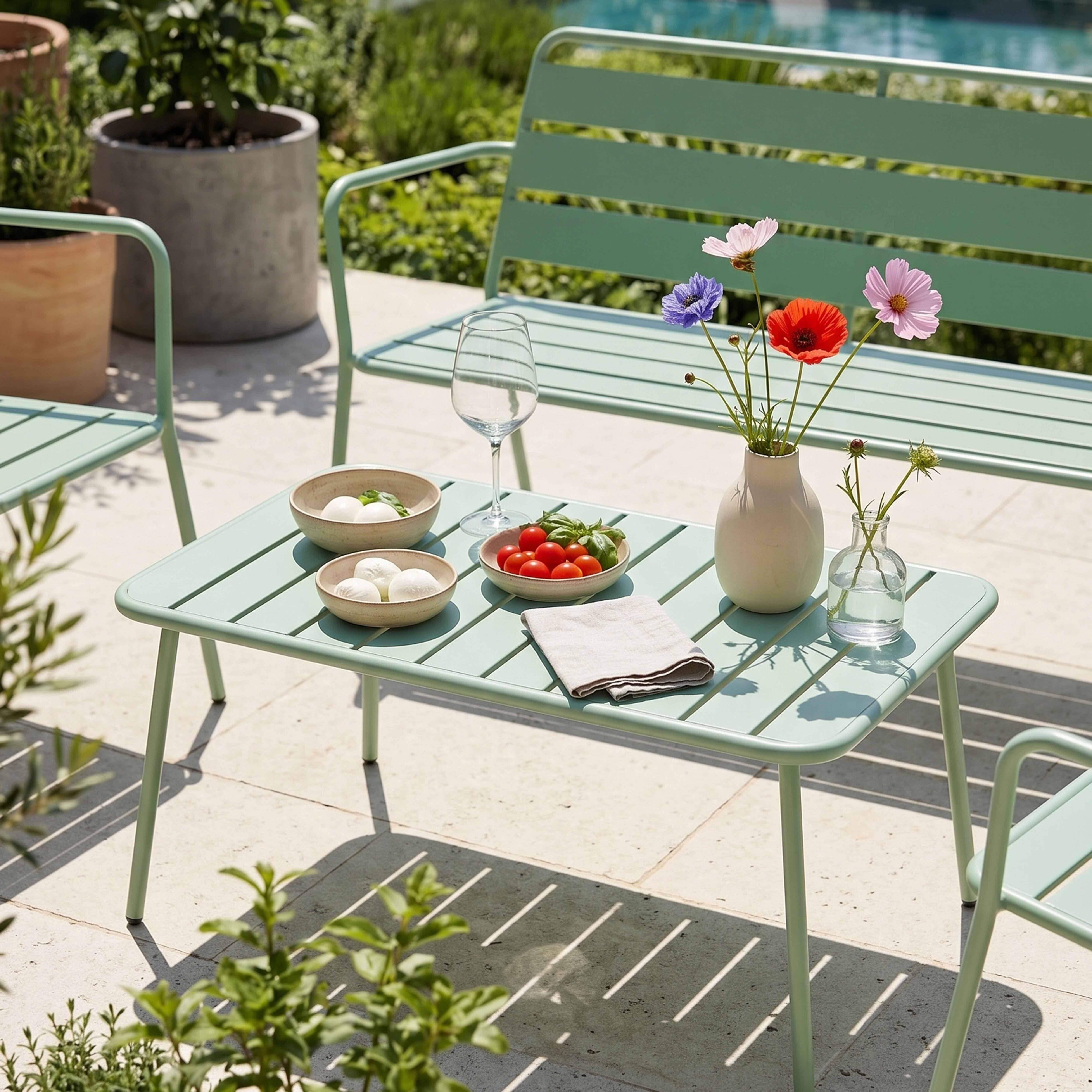 Oviala - Salon de jardin 4 places et 1 table basse en acier vert sauge Palavas - Oviala - Image 3