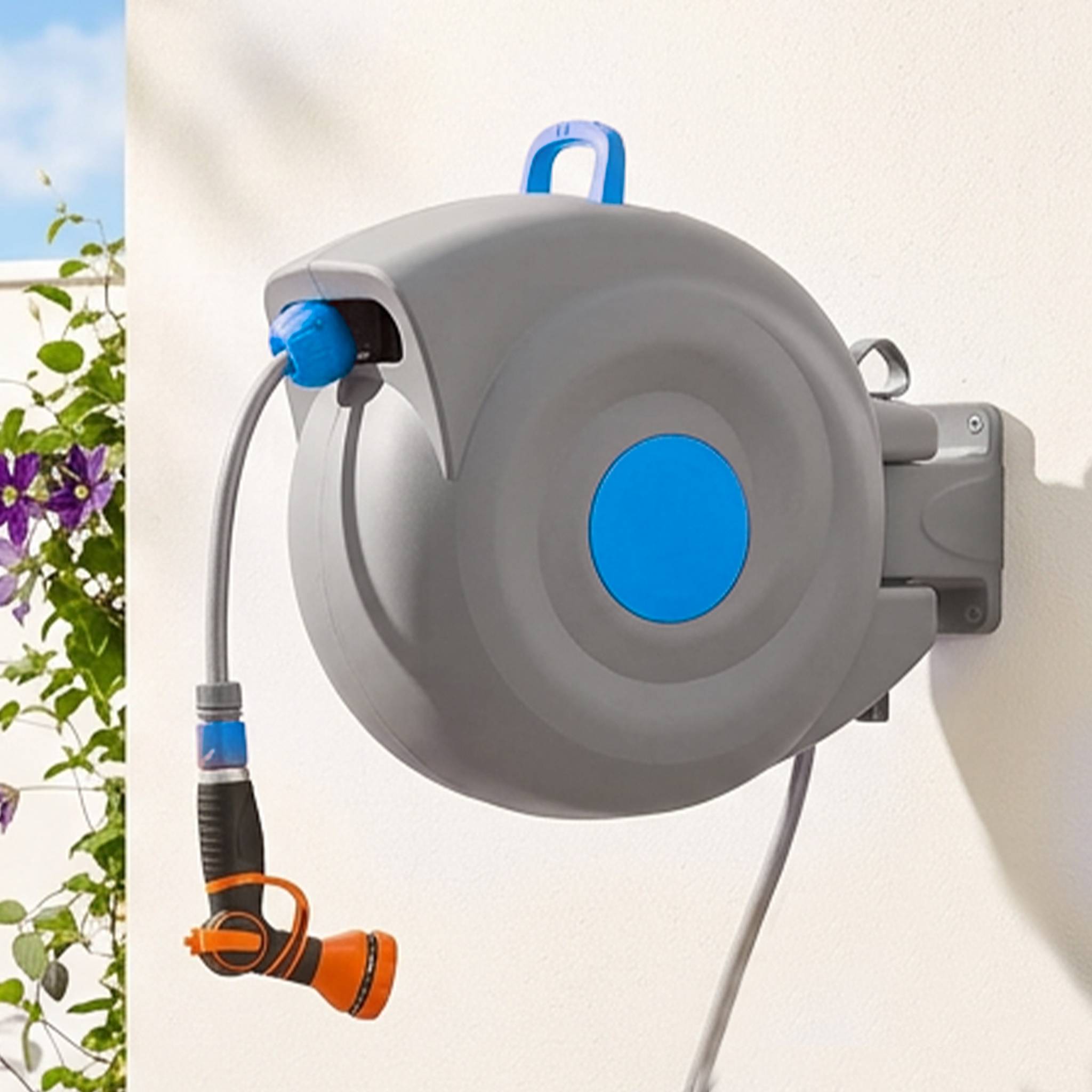 Dévidoir mural automatique 30m plastique pour jardin pivotant 180° pistolet 9 jets bleu - ComfortXL Outdoor Living - Image 1