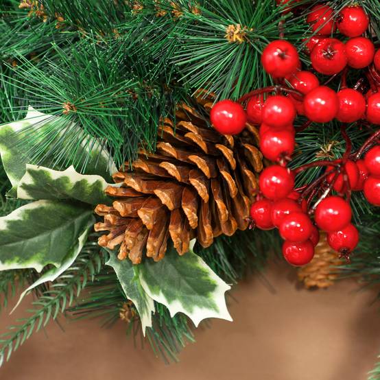 ComfortXL - Couronne de Noël lumineuse en plastique vert 60 cm avec 35 LED blanc chaud et minuterie pour porte d'entrée ou salon - Image 9