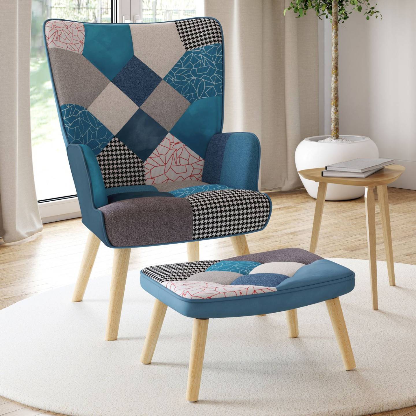 Fauteuil scandinave IVAR avec repose pieds en tissu patchwork et velours bleu - Image 1