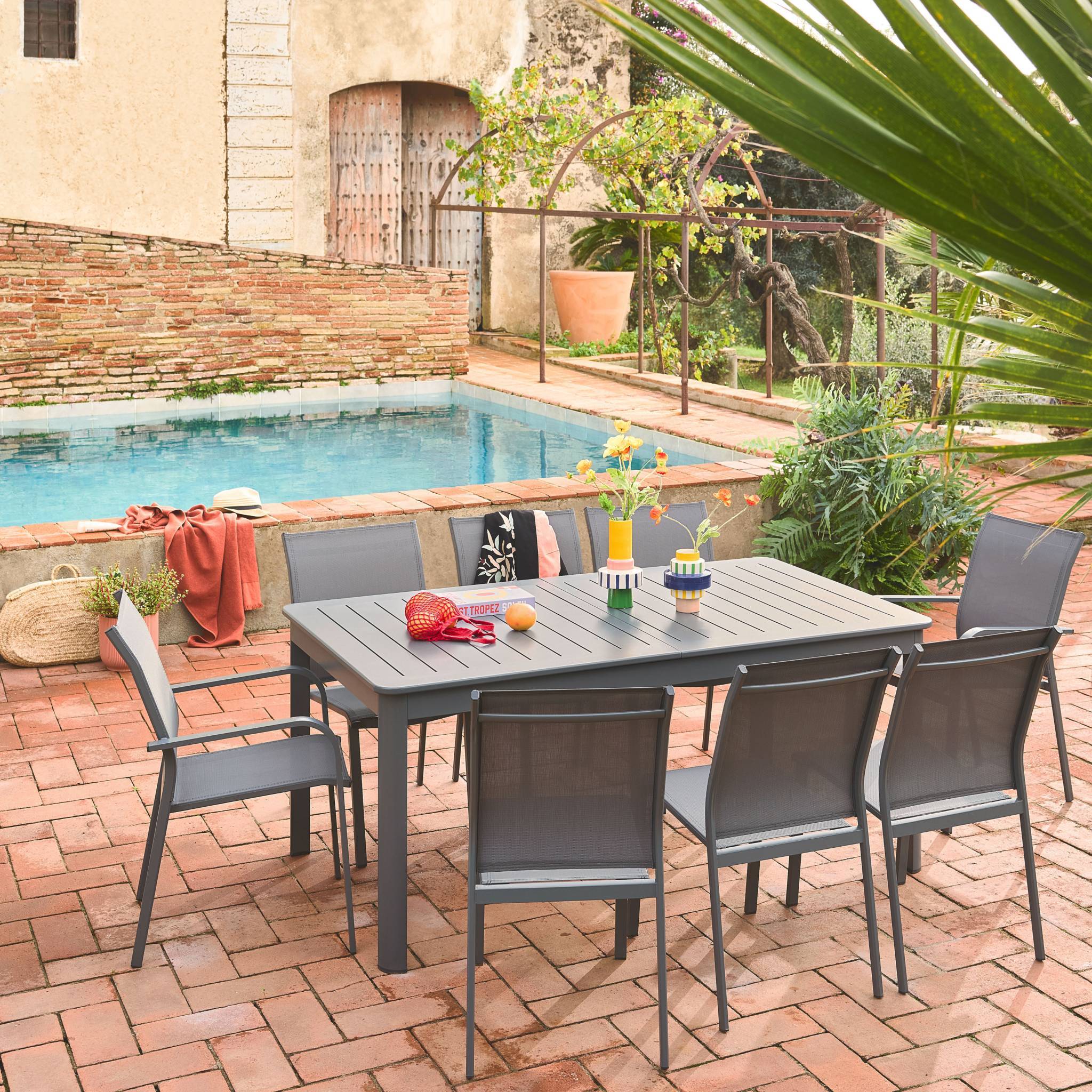 sweeek - Table de jardin extensible aluminium et textilène anthracite. 6 chaises. 2 fauteuils. 8 places. 236.5 x 100 x 75 cm | sweeek - Image 3