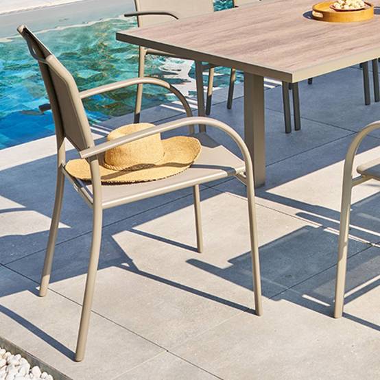 Hesperide - Fauteuil de jardin Piazza empilable noisette Hespéride - Image 1