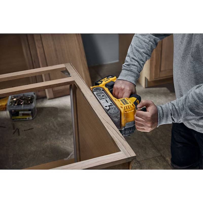 Ponceuse à bande XR 18V bruhless - DEWALT - avec 2 batteries 18V 5.0Ah - chargeur - DCW220P2-QW - Image 5