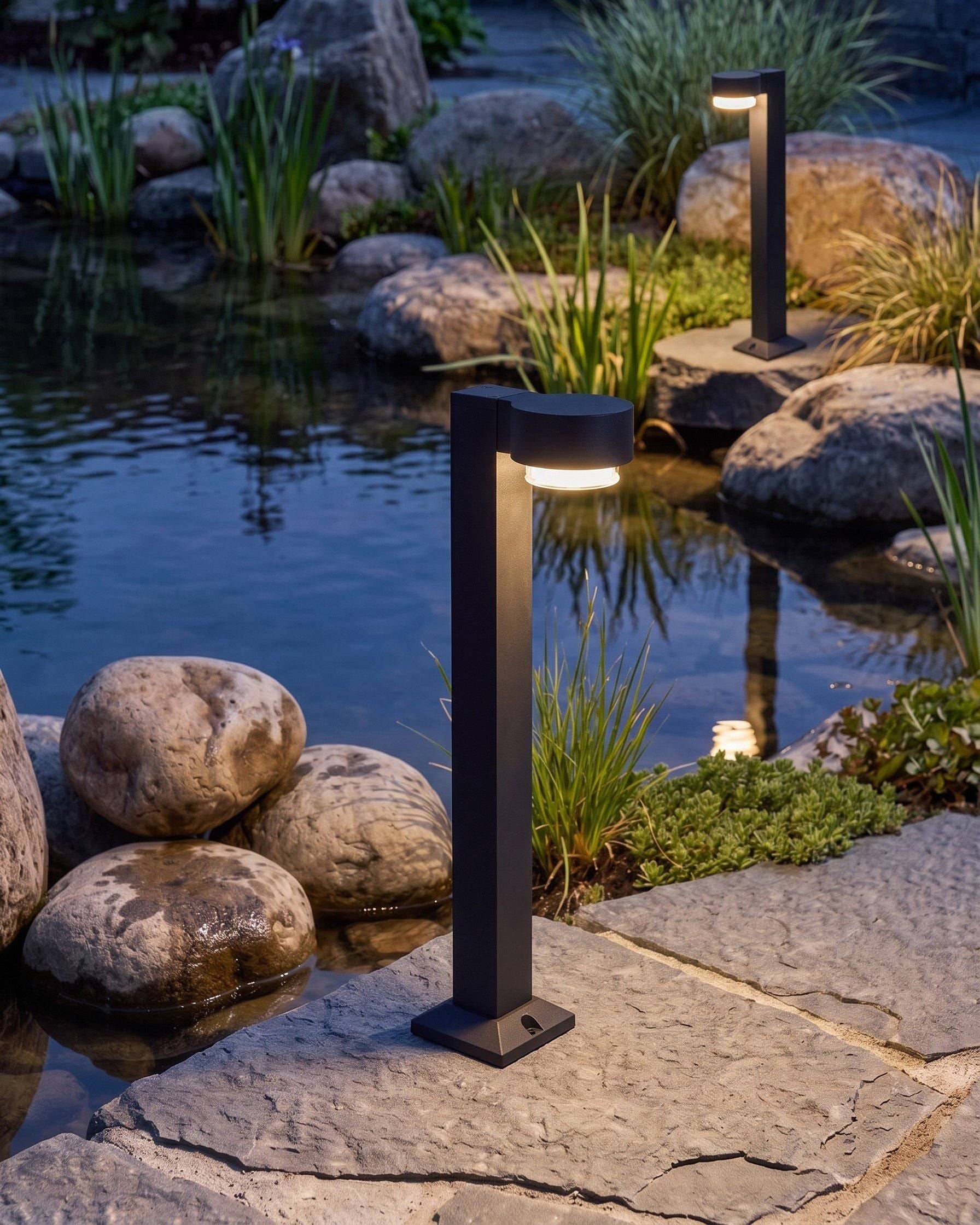 Beliani - Borne Lumineuse Aluminium Noir ANOIA - 10x16x60- Beliani