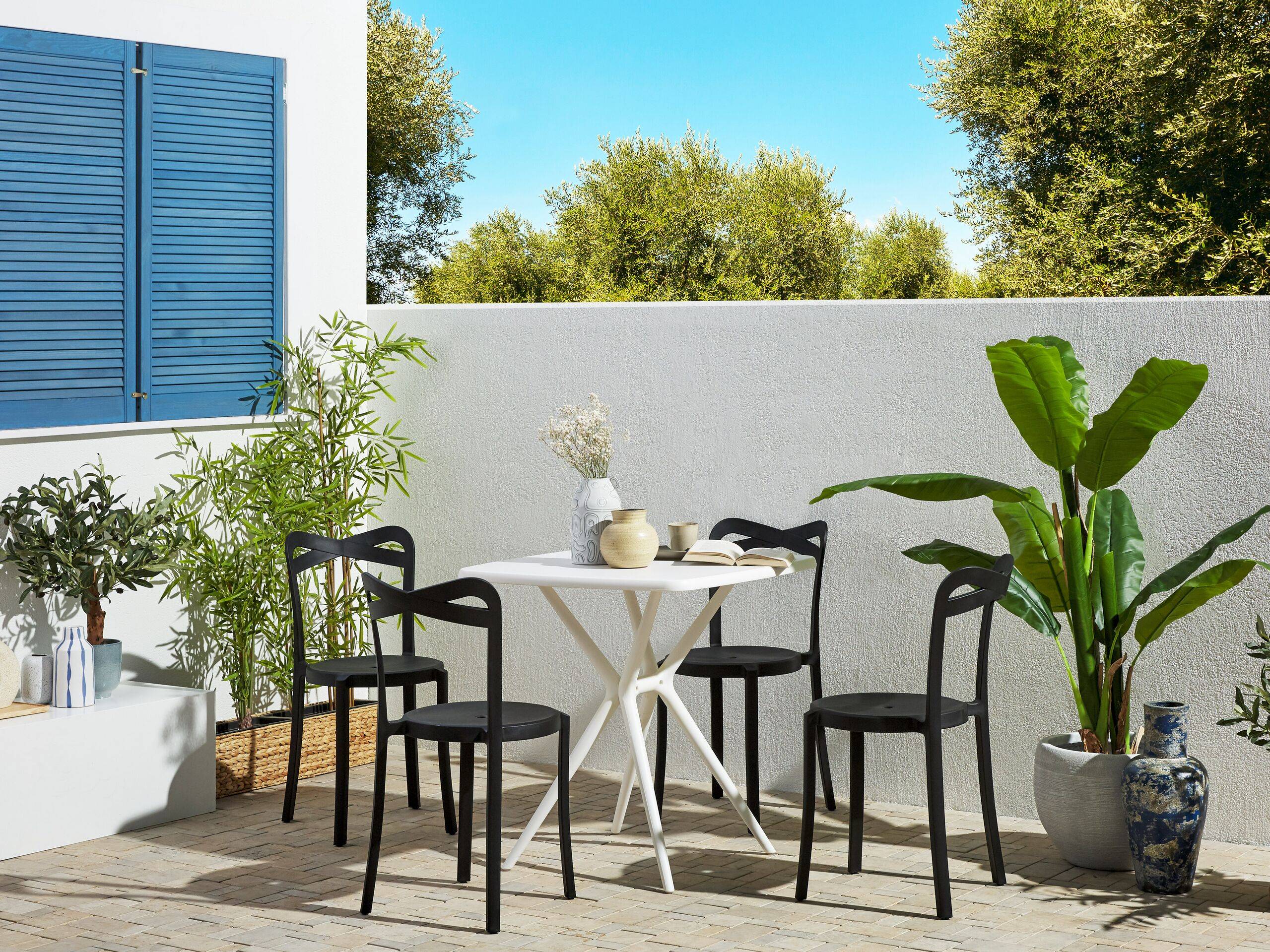 Beliani - Salon de Jardin Noir et Blanc Synthétique à Quatre Chaises Table Carrée Légère pour Extérieur Moderne - Image 2