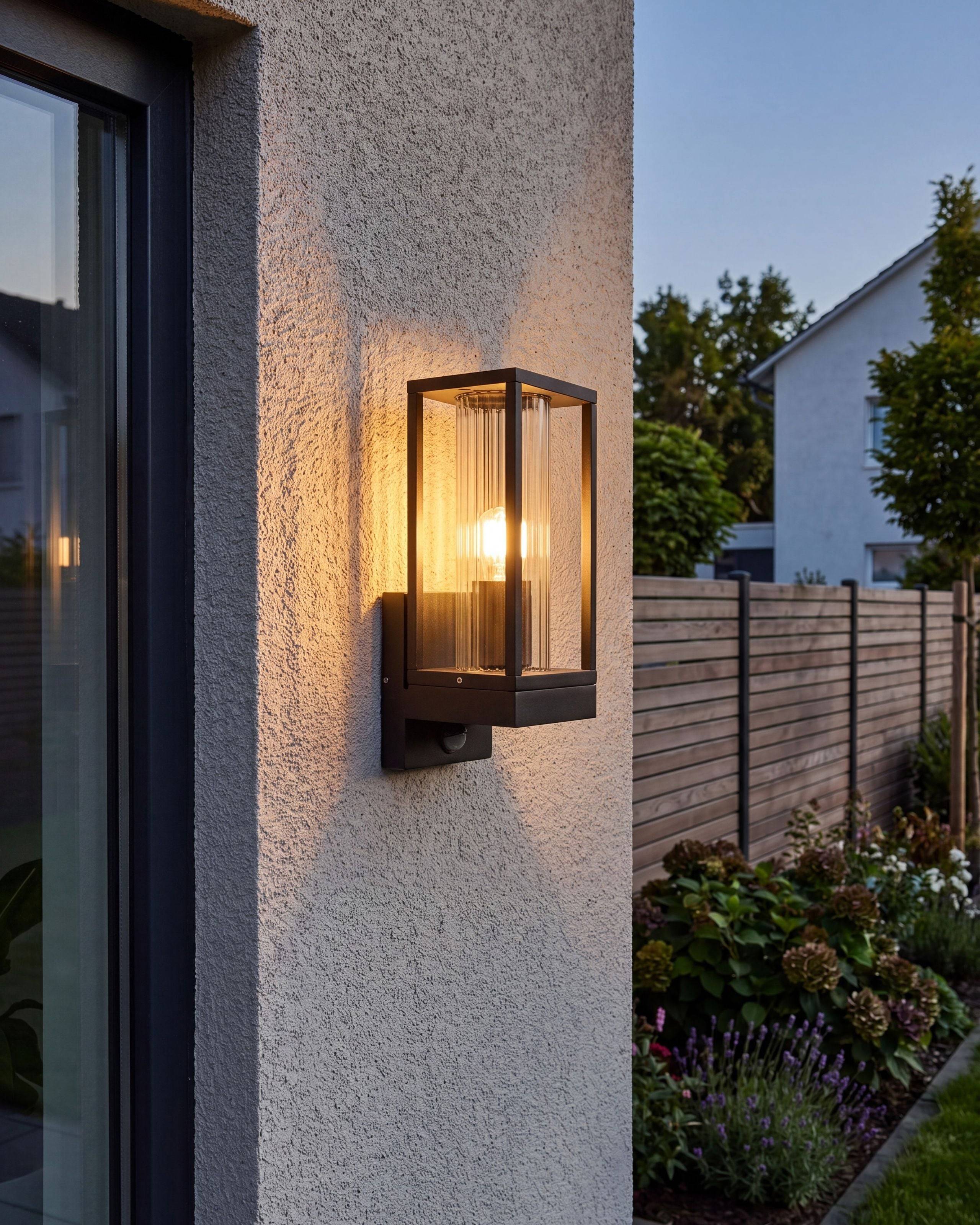Beliani - Lampe murale pour l'extérieur Aluminium Noir EBRIE - Beliani - Image 1