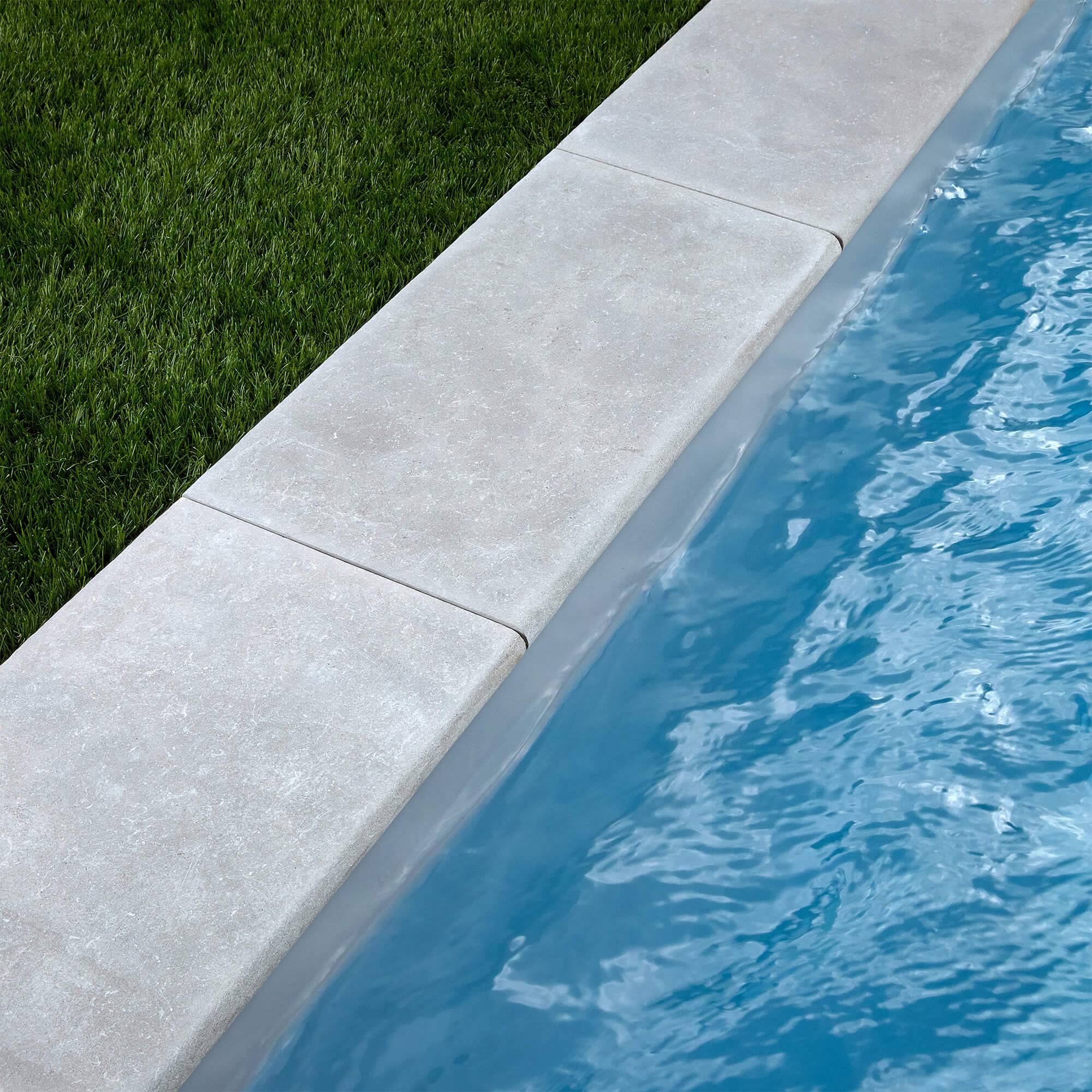RO'MA Nature - KIT COMPLET - Margelles pour piscine 4x4m en Pierre Atlas Gris (avec colle, joint, hydrofuge ...)  - RO'MA NATURE - Image 2