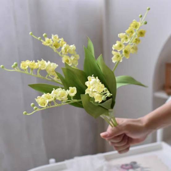 Fleurs de Muguet Artificielles Jaune - Lot de 5 Branches - Bouquet de Mariage Élégant - Lytech - Image 1