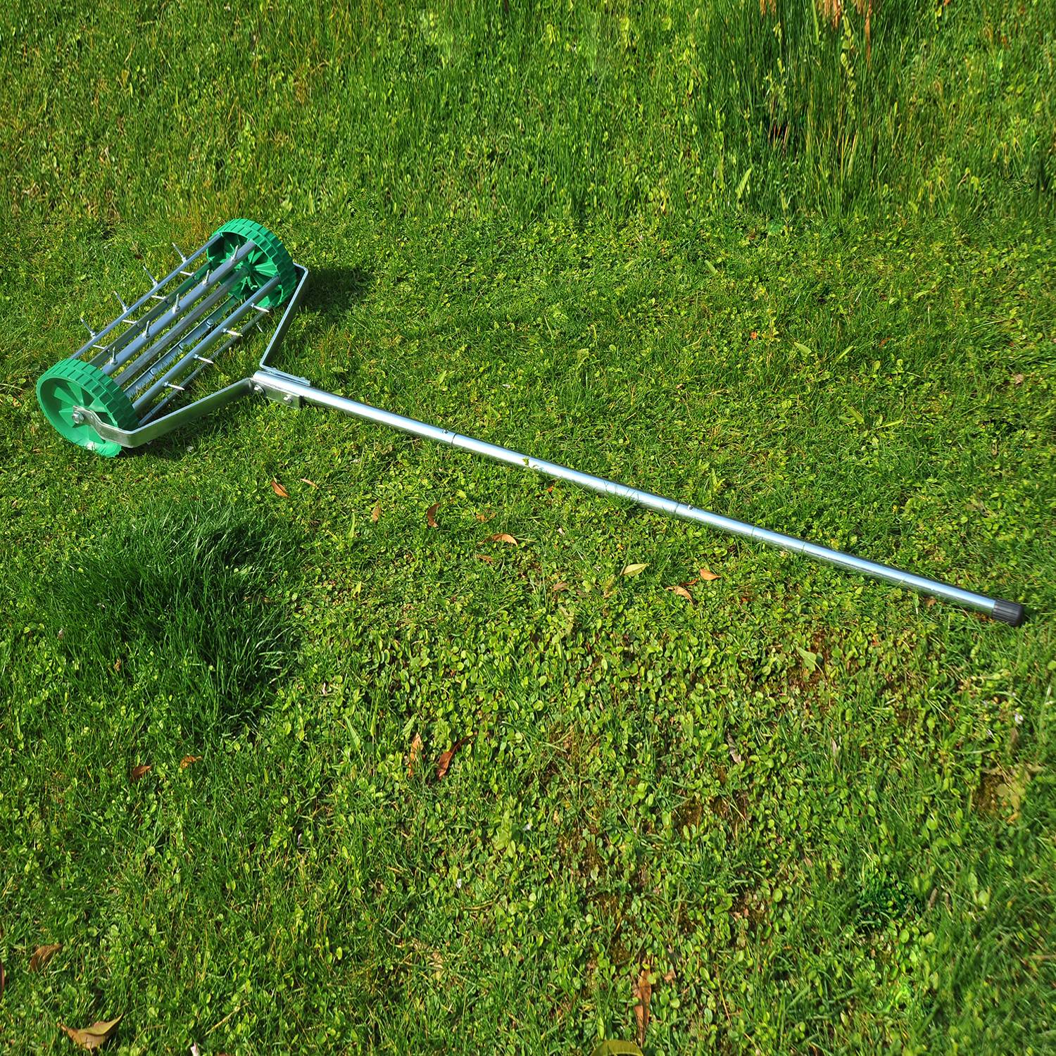 Outsunny - Rouleau aérateur pour pelouse 98x45x87 cm avec manche télescopique Vert - Outsunny - Image 2