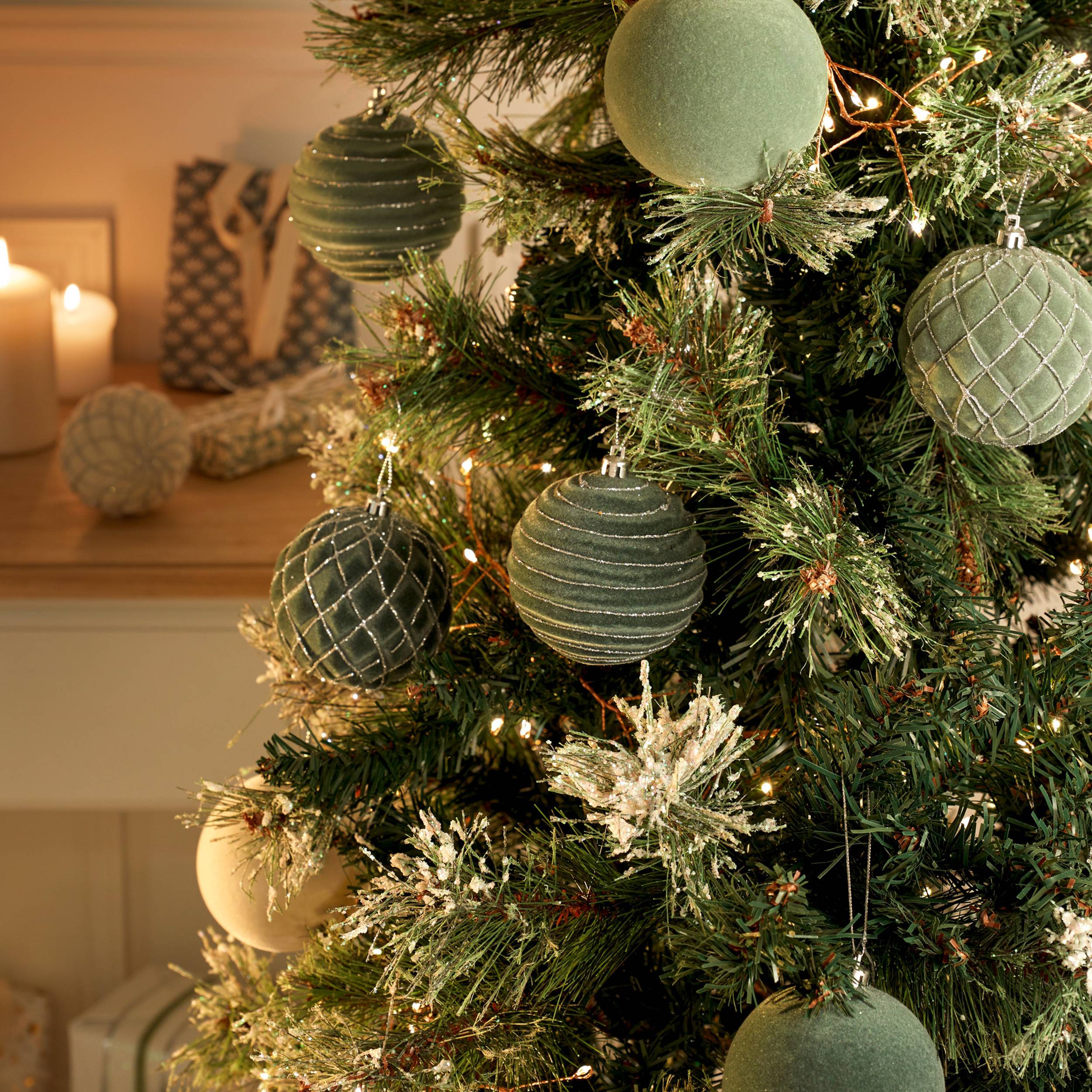 Fééric Lights & Christmas - Boule de Noël pailletté vert x9 80mm - Atmosphera Créateur d'intérieur - Image 1