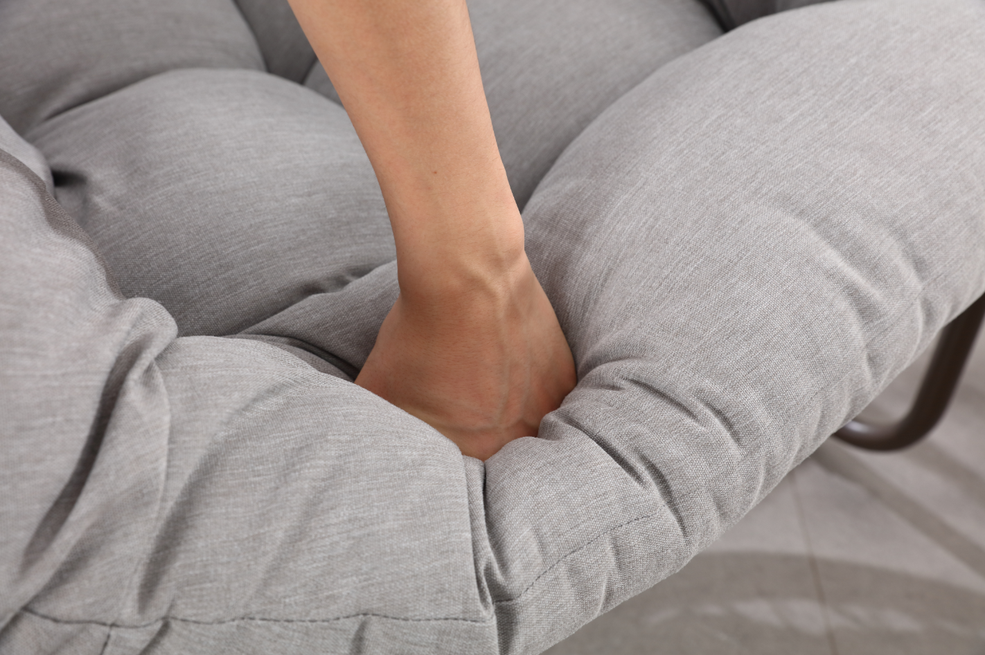 Fauteuil à bascule œuf résine tressée pour jardin relaxation 90x106cm gris - ComfortXL Outdoor Living - Image 3