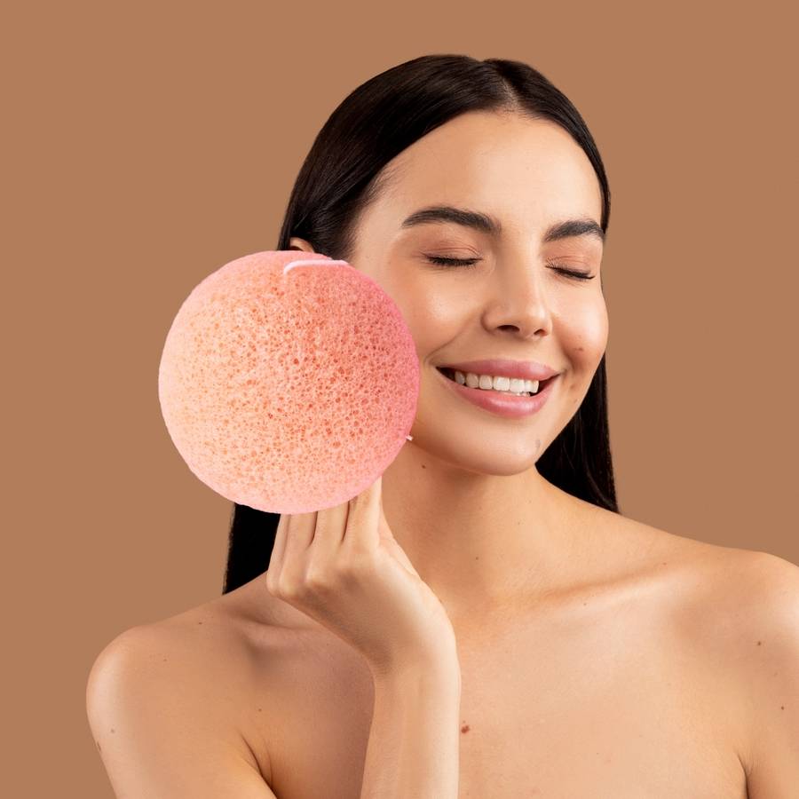 Sun&Sia - Éponge Konjac 100% Naturelle à l'Argile Rouge – Nettoie en Profondeur et en Douceur - Soin Naturel - Peau Mature ou Sèche - Image 2