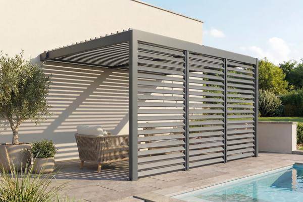 Pergola bioclimatique adossée 4x3 m PIANA aluminium gris avec 3 persiennes brise-vue - Image 1