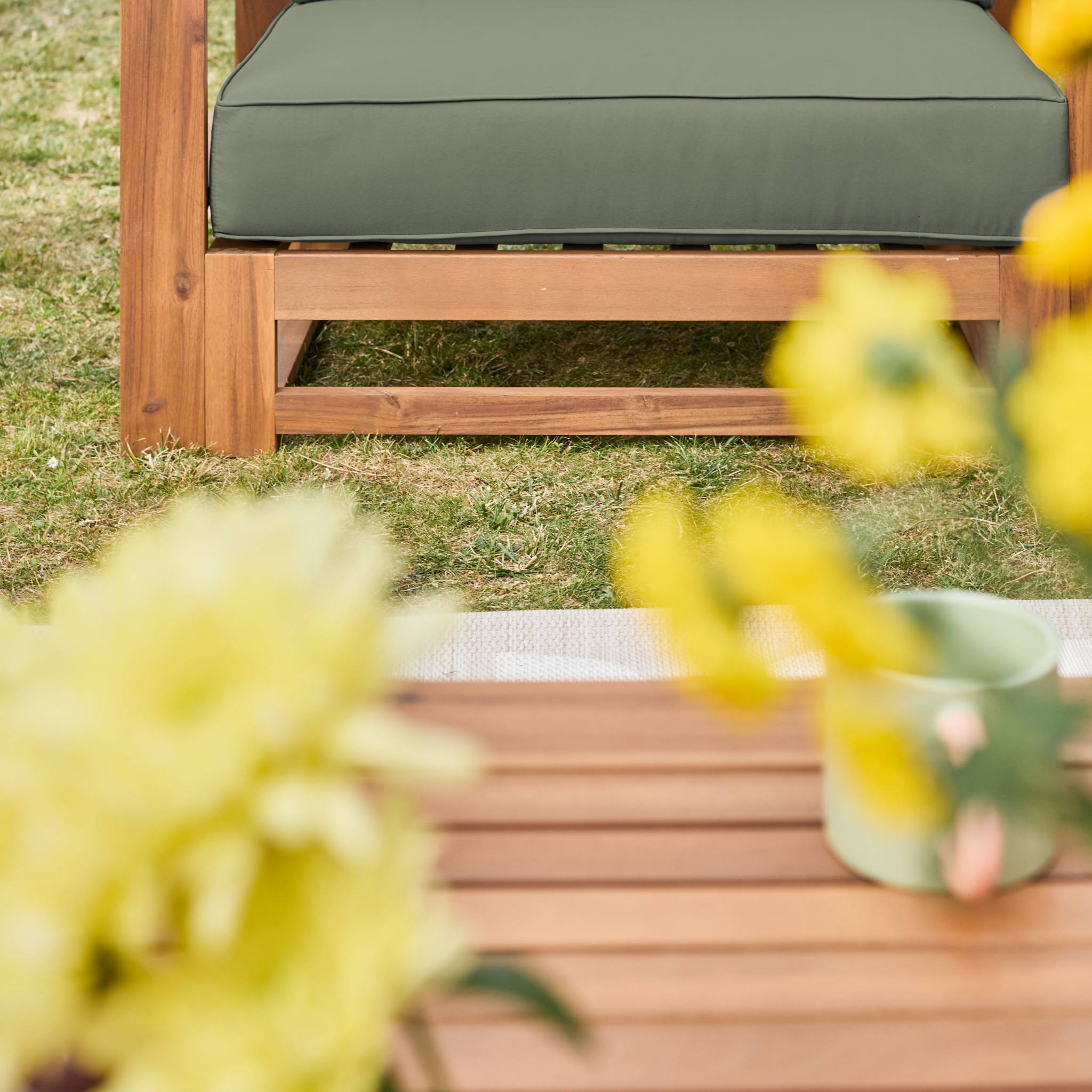 sweeek - Salon de jardin en bois 5 places - kaki. canapé. fauteuils et table basse en acacia. 6 éléments modulables. 273 x 75 x 72.5cm | sweeek - Image 7