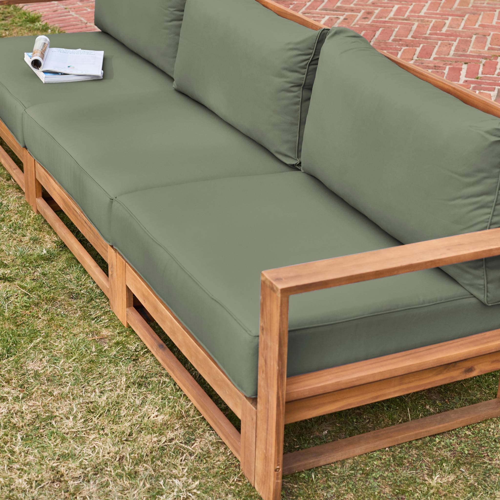 sweeek - Salon de jardin en bois 5 places - kaki. canapé. fauteuils et table basse en acacia. 6 éléments modulables. 273 x 75 x 72.5cm | sweeek - Image 6
