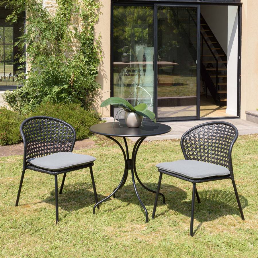 Macabane - MALO - SALON DE JARDIN 2 PERS. - Table ronde 70x70cm et 2 chaises grises et noires en rotin synthétique - Image 2