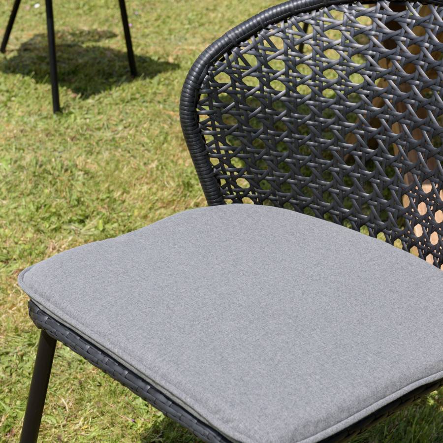 Macabane - MALO - SALON DE JARDIN 2 PERS. - Table ronde 70x70cm et 2 chaises grises et noires en rotin synthétique - Image 9