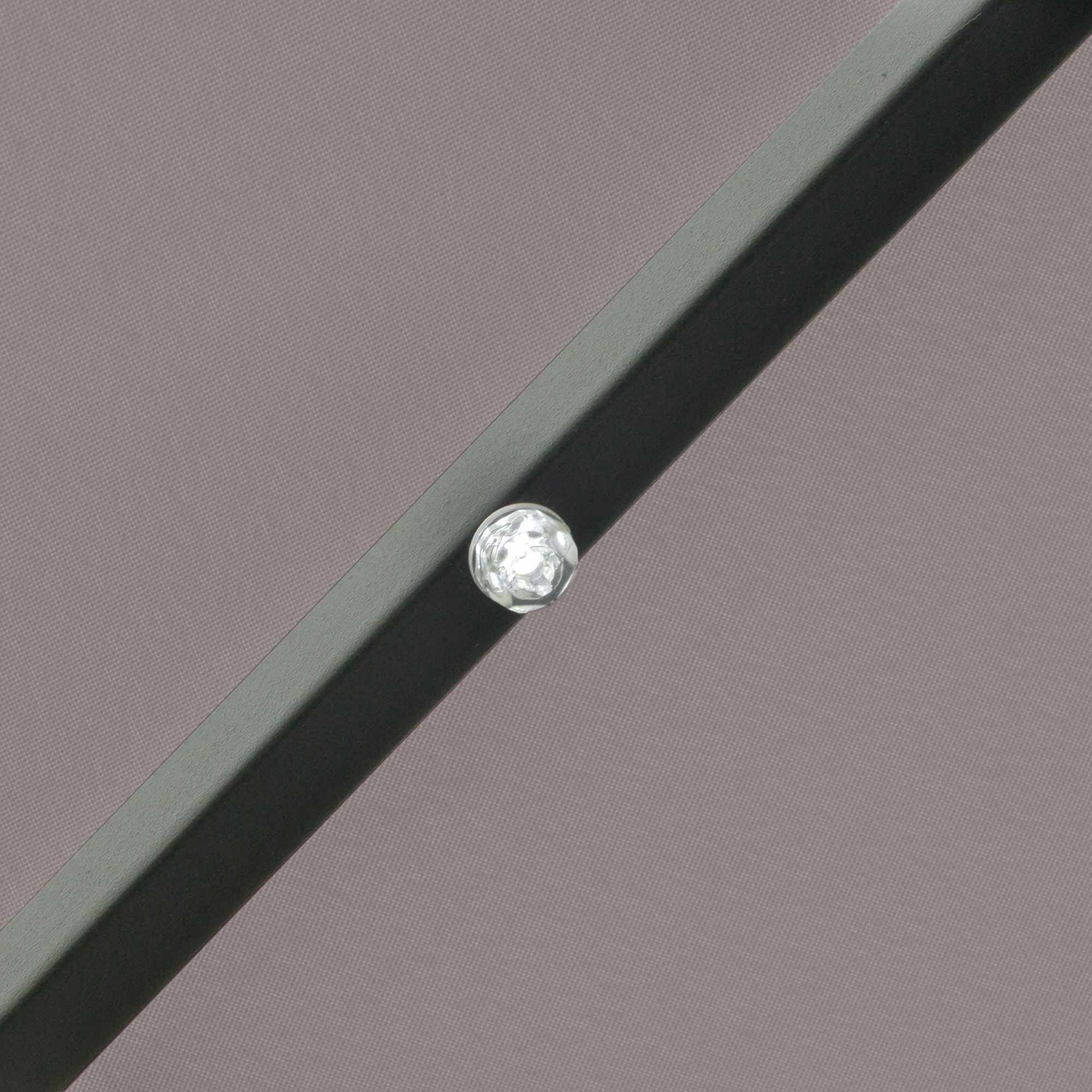 Parasol de jardin inclinable Ø265 cm avec 32 lumières LED solaires, mât en acier et manivelle, gris. - Image 10