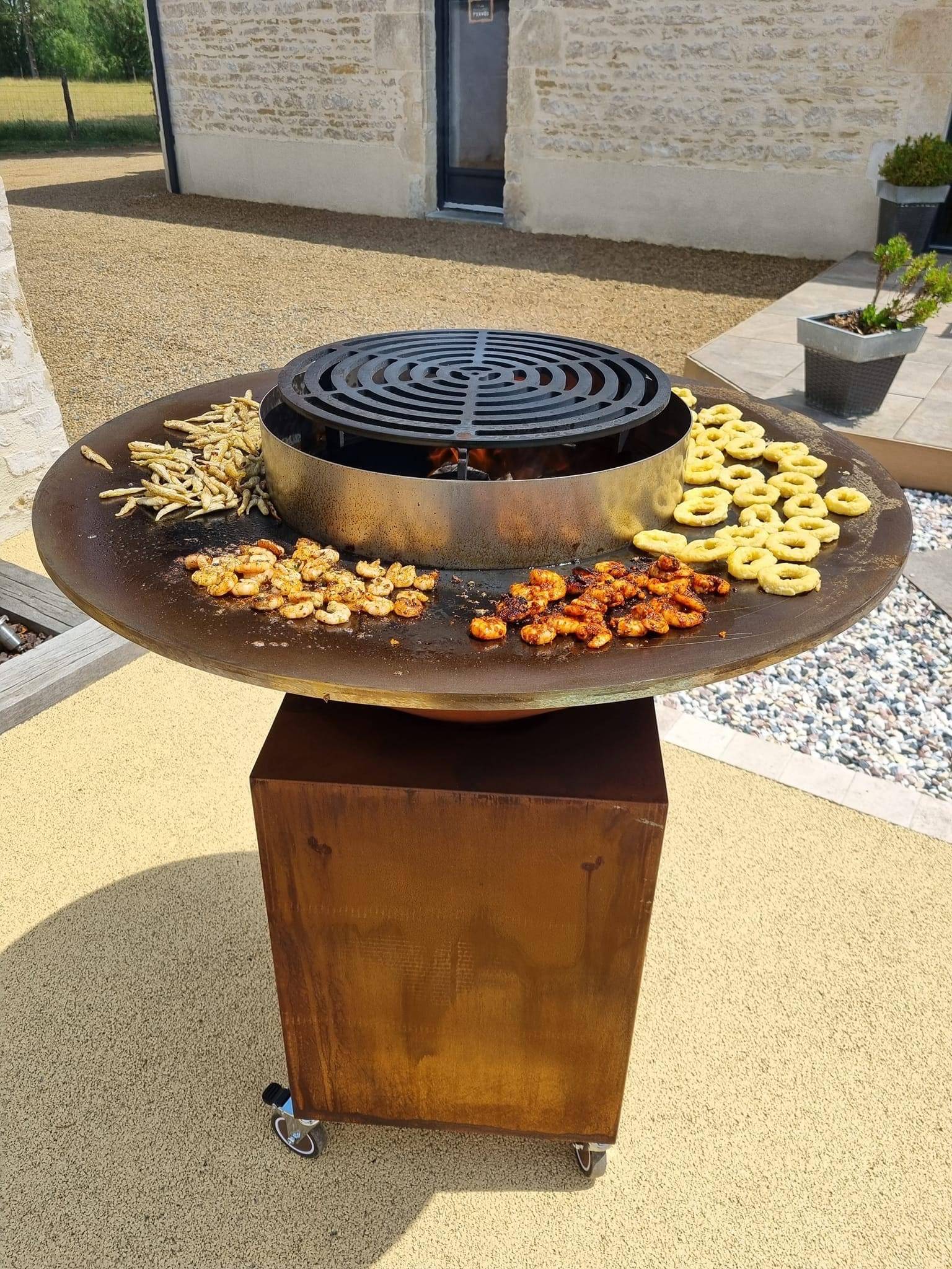 Brasero plancha corten 100 Luxe-Brazero cuisson pour épicuriens-Grille plate-Grille réglable-Cerclage inox-Ustensiles plancha-Couvercle - Image 4