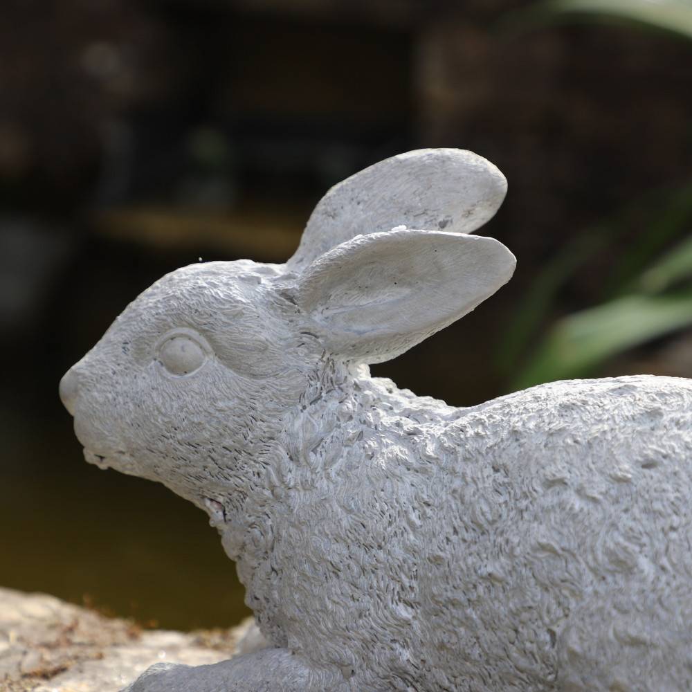 Lapin de jardin couché en béton gris 30 x 14 x 19 cm Chemin de campagne - Image 4