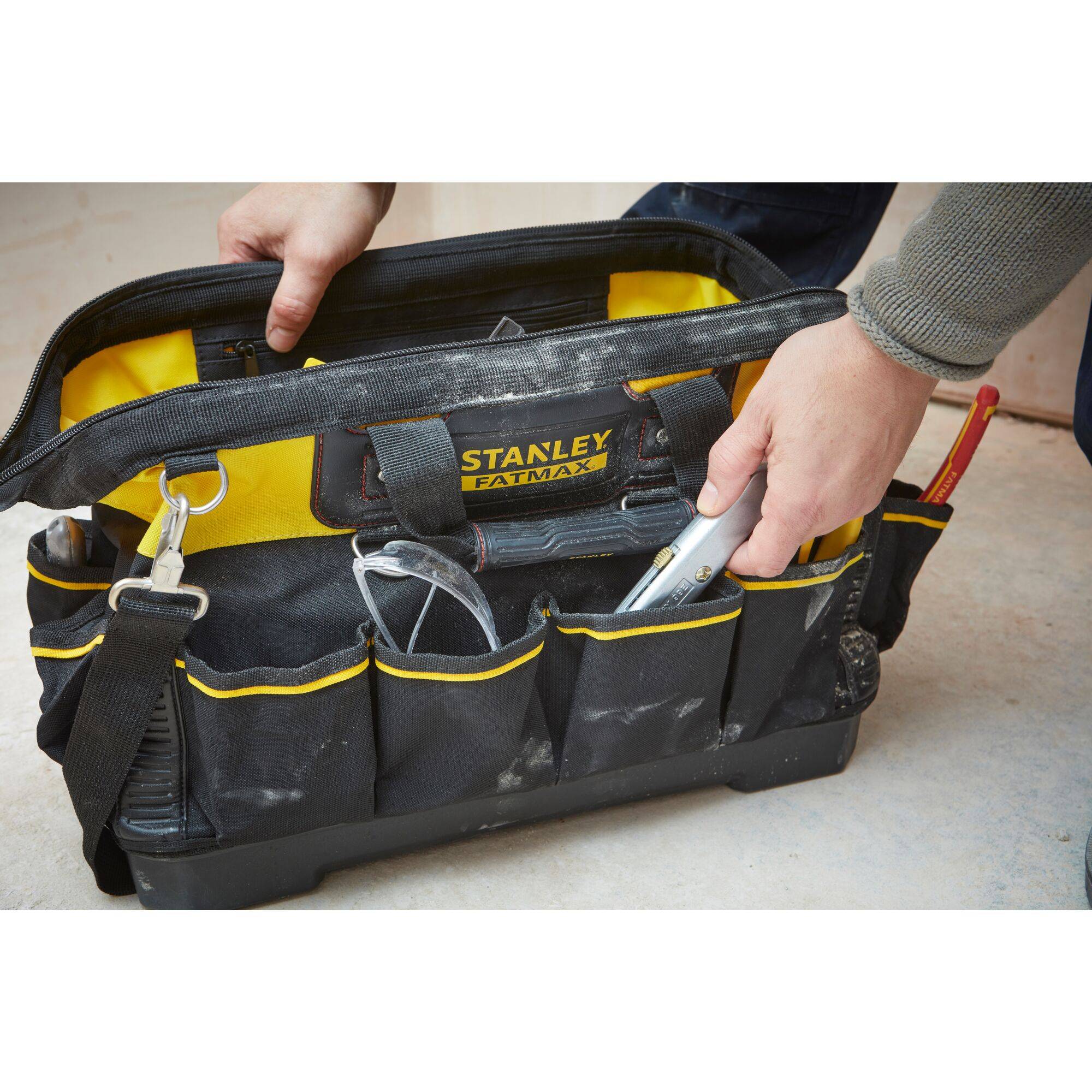 stanley - STANLEY FATMAX Sac À Outils 45 cm - 1-93-950 - Base rigide et résistante à l'eau avec bandoulière solide - Image 4