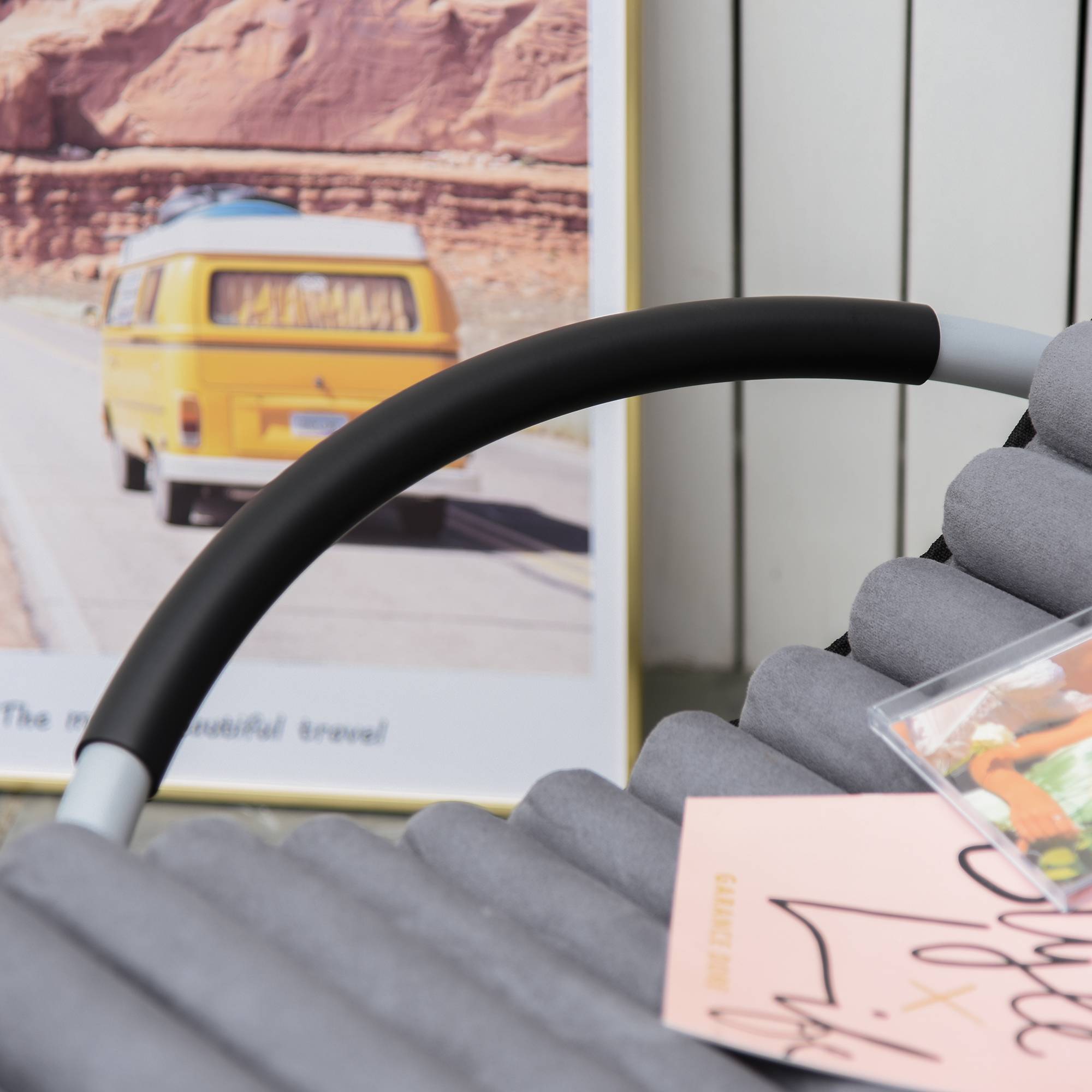 Chaise Longue à Bascule Pliable Rocking Chair avec Matelas revêtement Aspect Daim métal textilène Gris Noir - Image 9