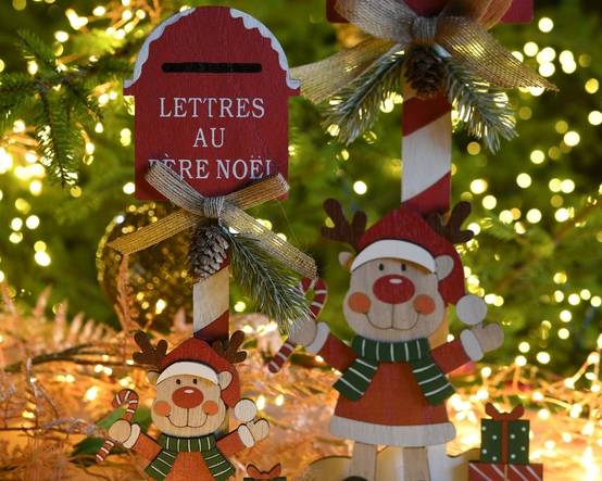 Blachere Illumination - Décoration boîte aux lettres de Noël à poser en bois L.10.5 x H.30 cm Blachere Illumination - Image 2