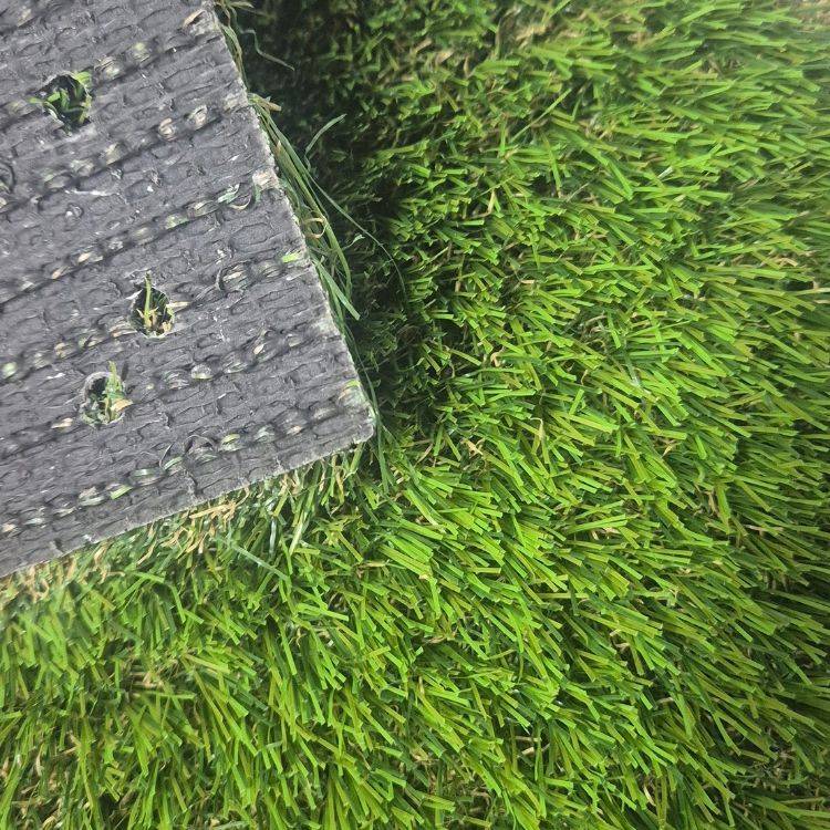 Gazon Synthétique GREEN PRO 38mm - 4Mx25M soit 100m2 - BBE - Image 5