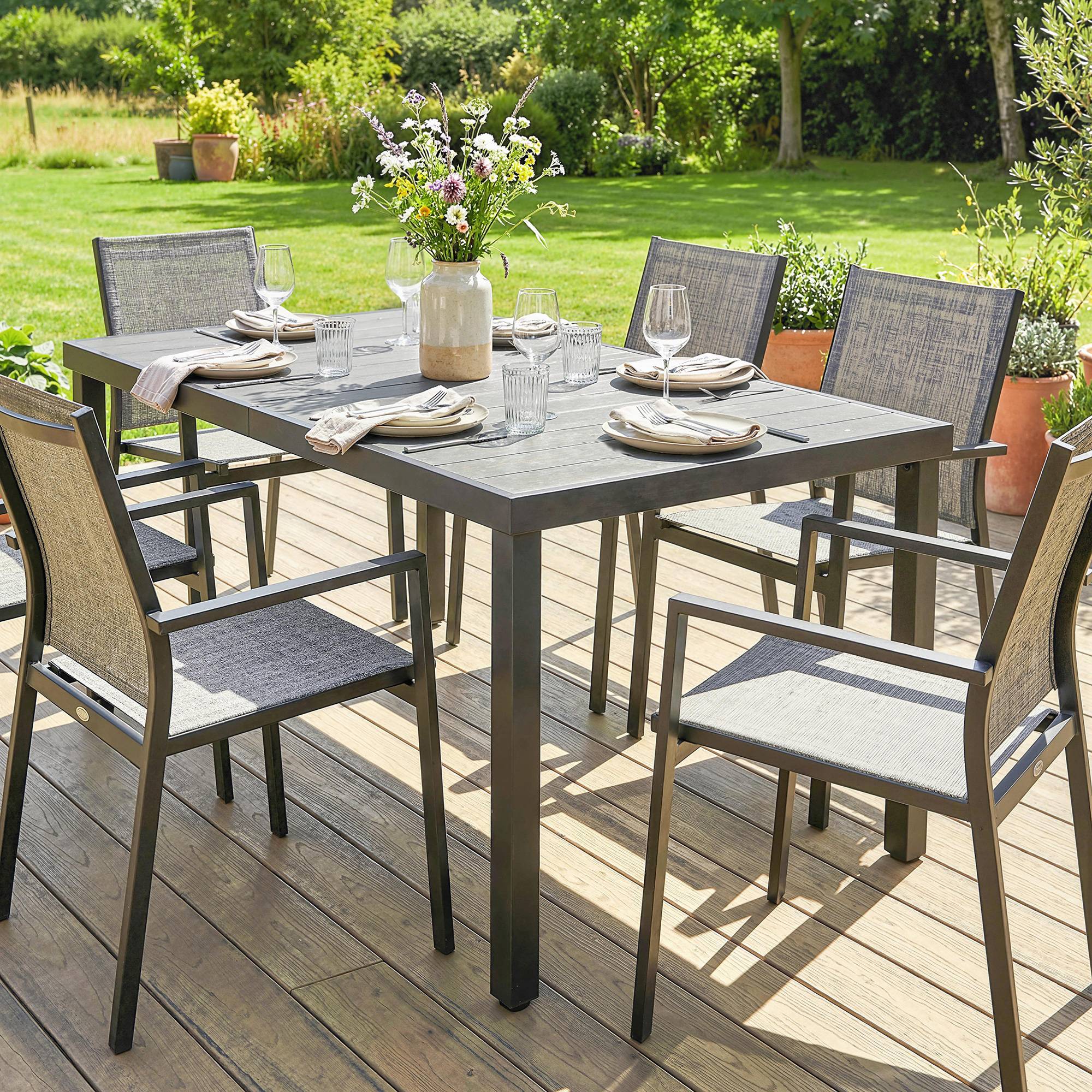 Sans Marque - Table de jardin pour 4 à 6 personnes, table à manger extérieure avec plateau à lattes, 140 x 90 x 74 cm, gris - Image 10
